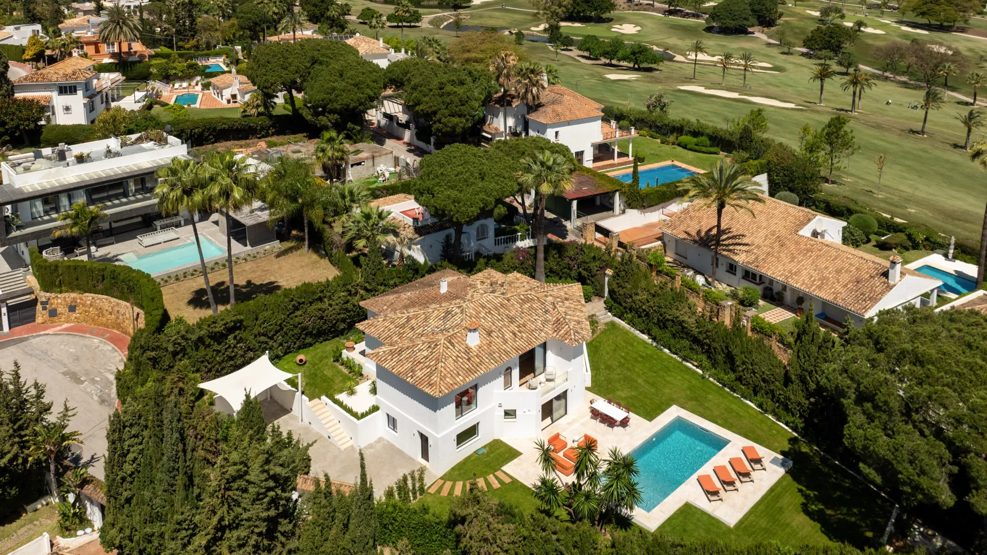 Se vende villa con 4 dormitorios en Nueva Andalucia