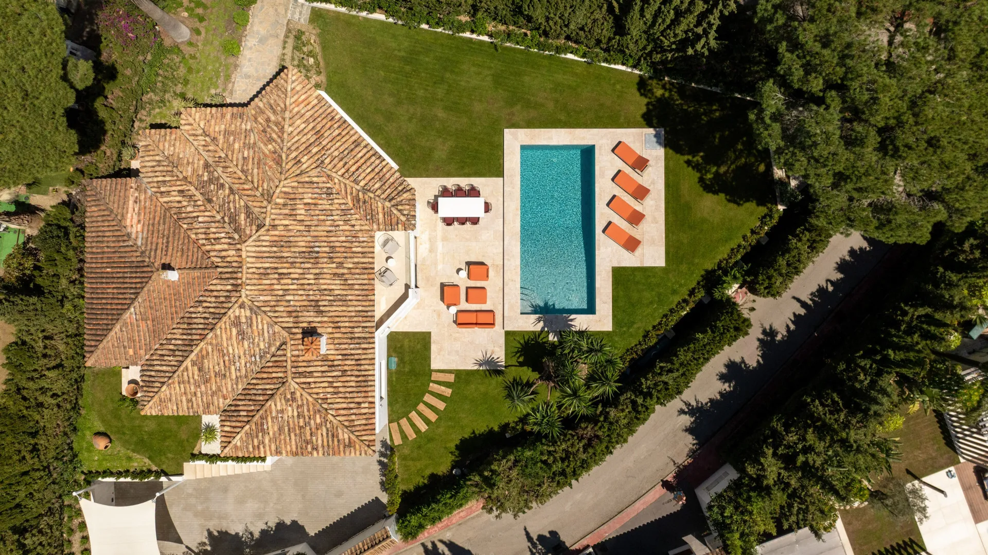 Se vende villa con 4 dormitorios en Nueva Andalucia