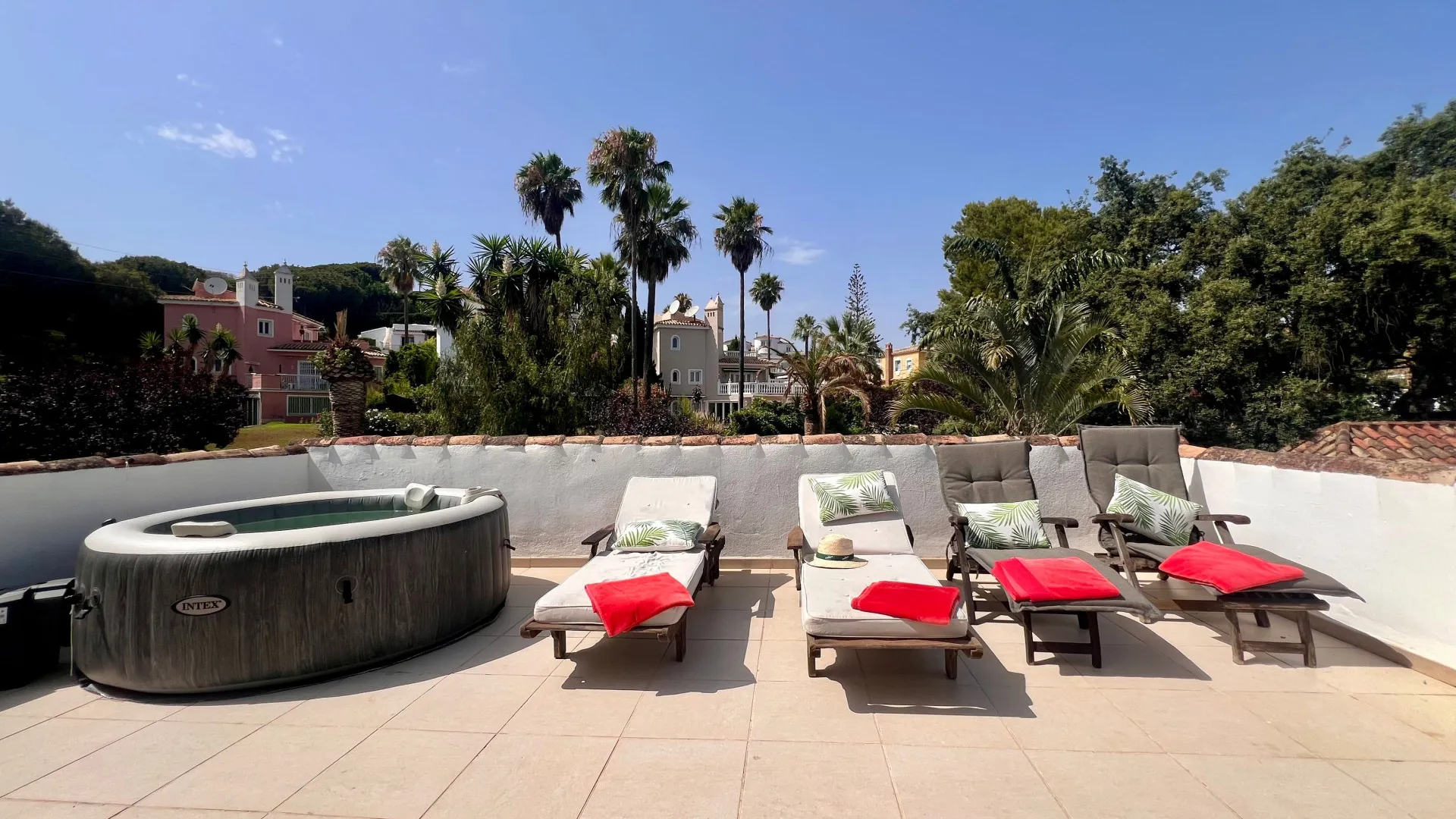 Buy villa in Sitio de Calahonda with 4 bedrooms