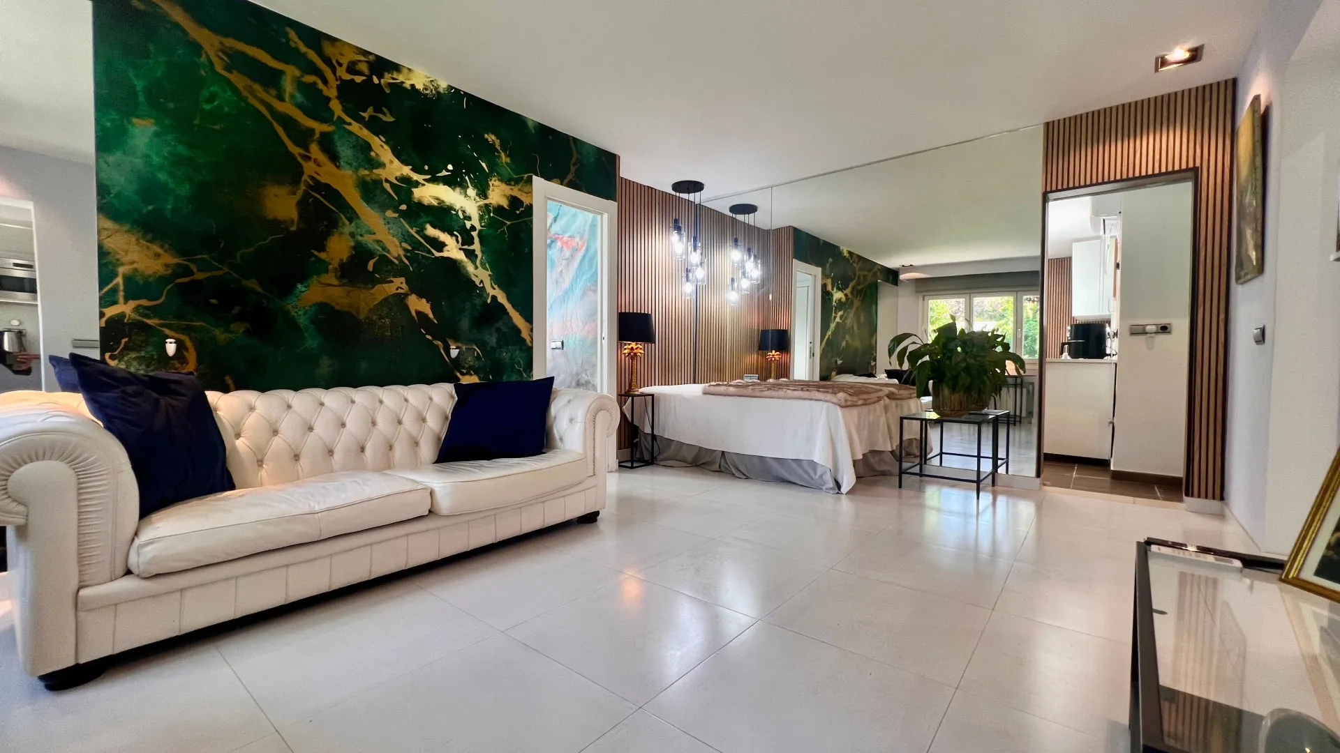 Buy villa in Sitio de Calahonda with 4 bedrooms