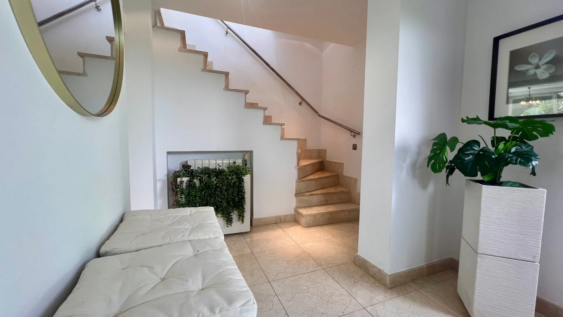 Buy villa in Sitio de Calahonda with 4 bedrooms