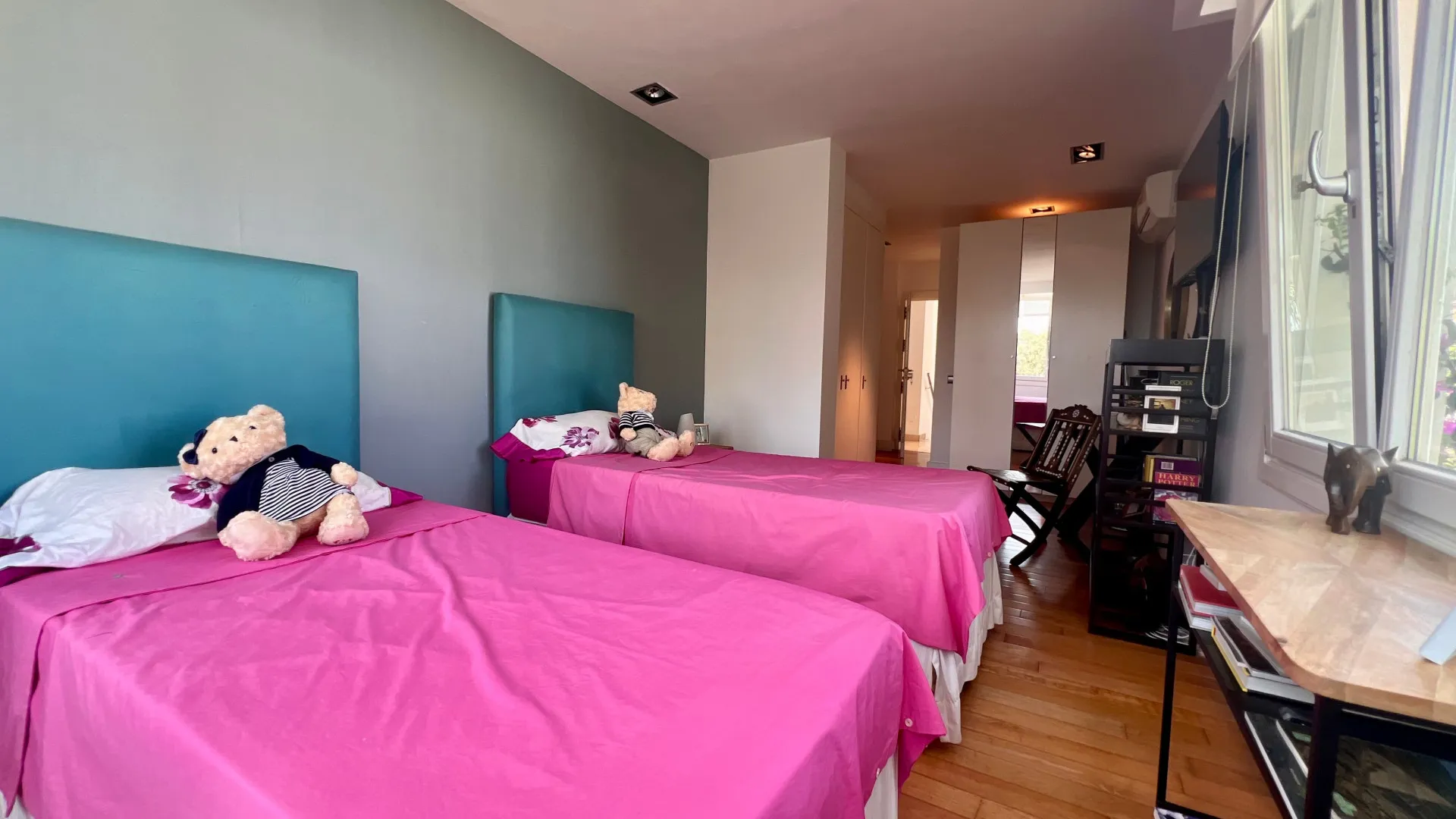 Buy villa in Sitio de Calahonda with 4 bedrooms