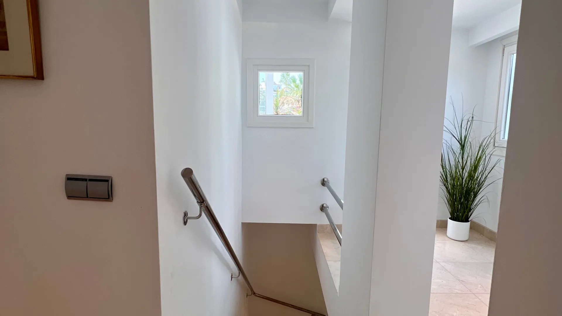 Buy villa in Sitio de Calahonda with 4 bedrooms