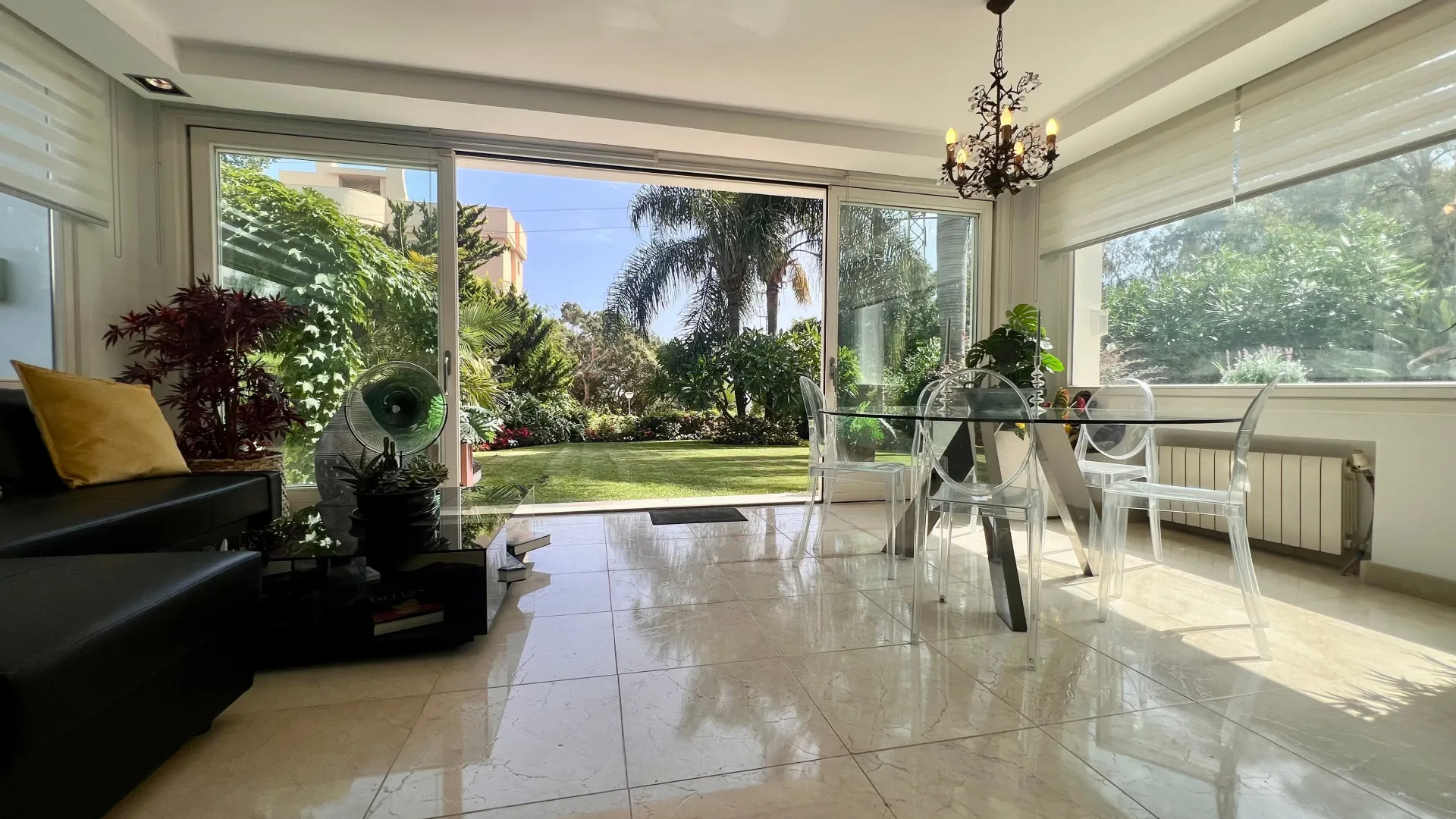 Buy villa in Sitio de Calahonda with 4 bedrooms
