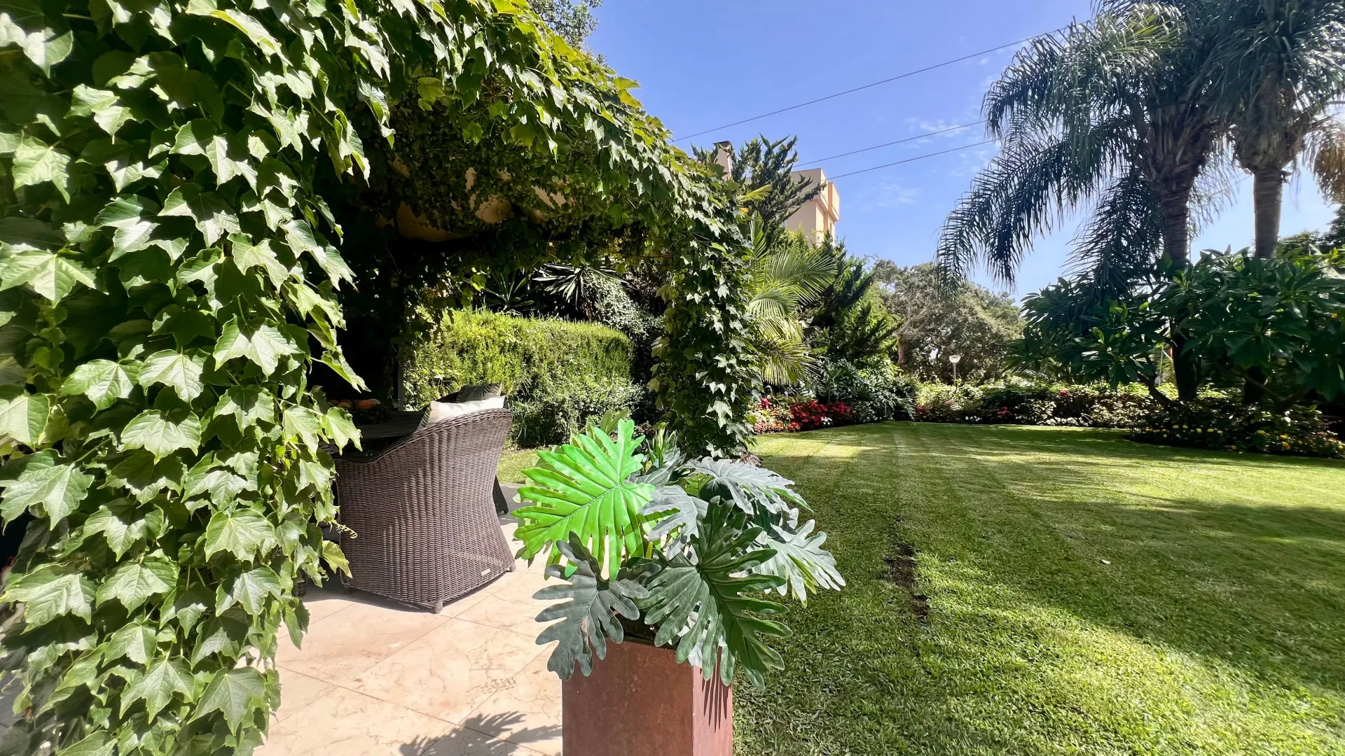 Buy villa in Sitio de Calahonda with 4 bedrooms