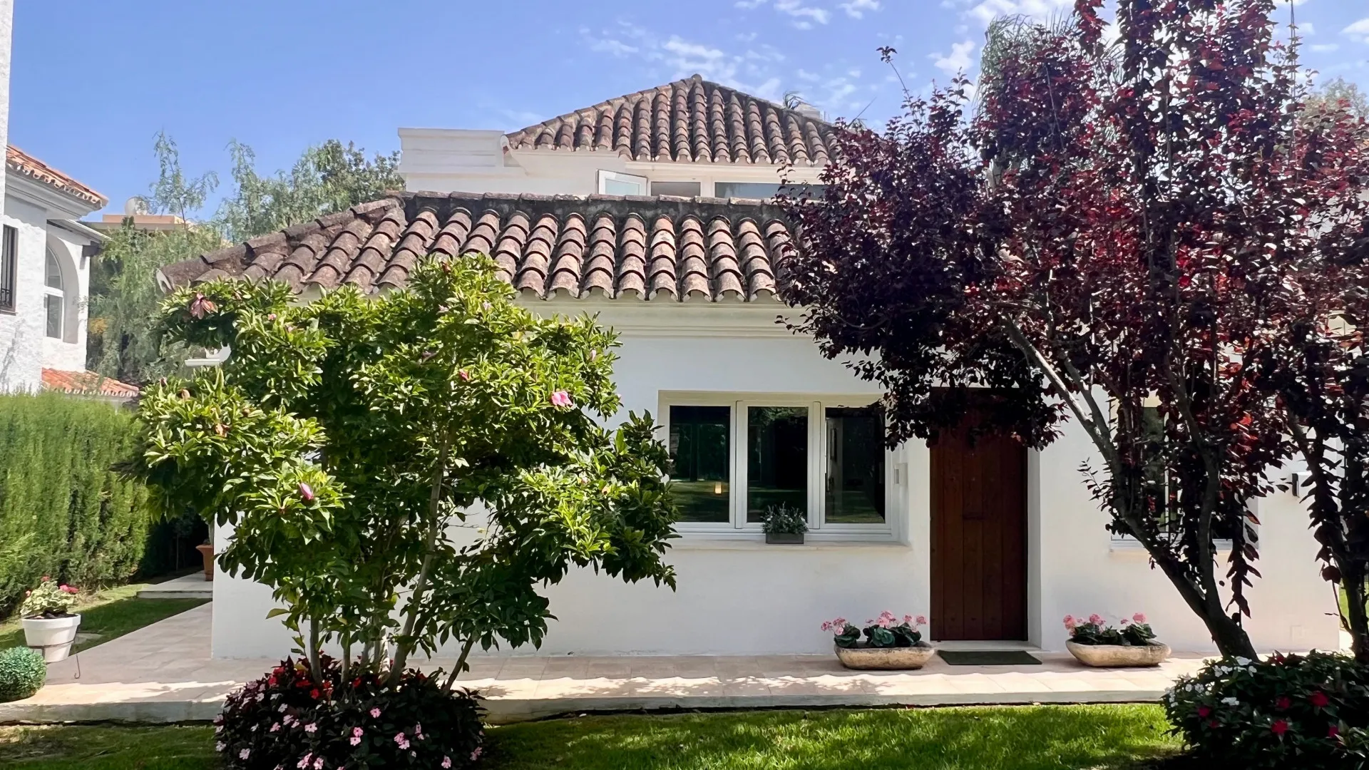 Buy villa in Sitio de Calahonda with 4 bedrooms