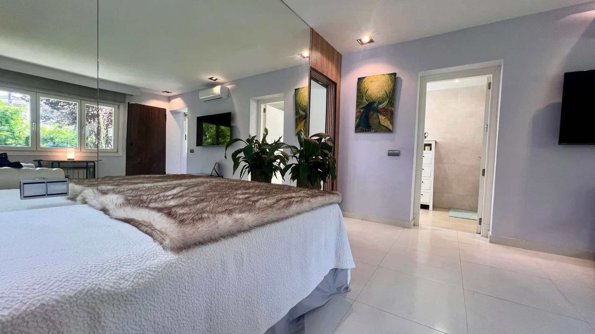 Buy villa in Sitio de Calahonda with 4 bedrooms