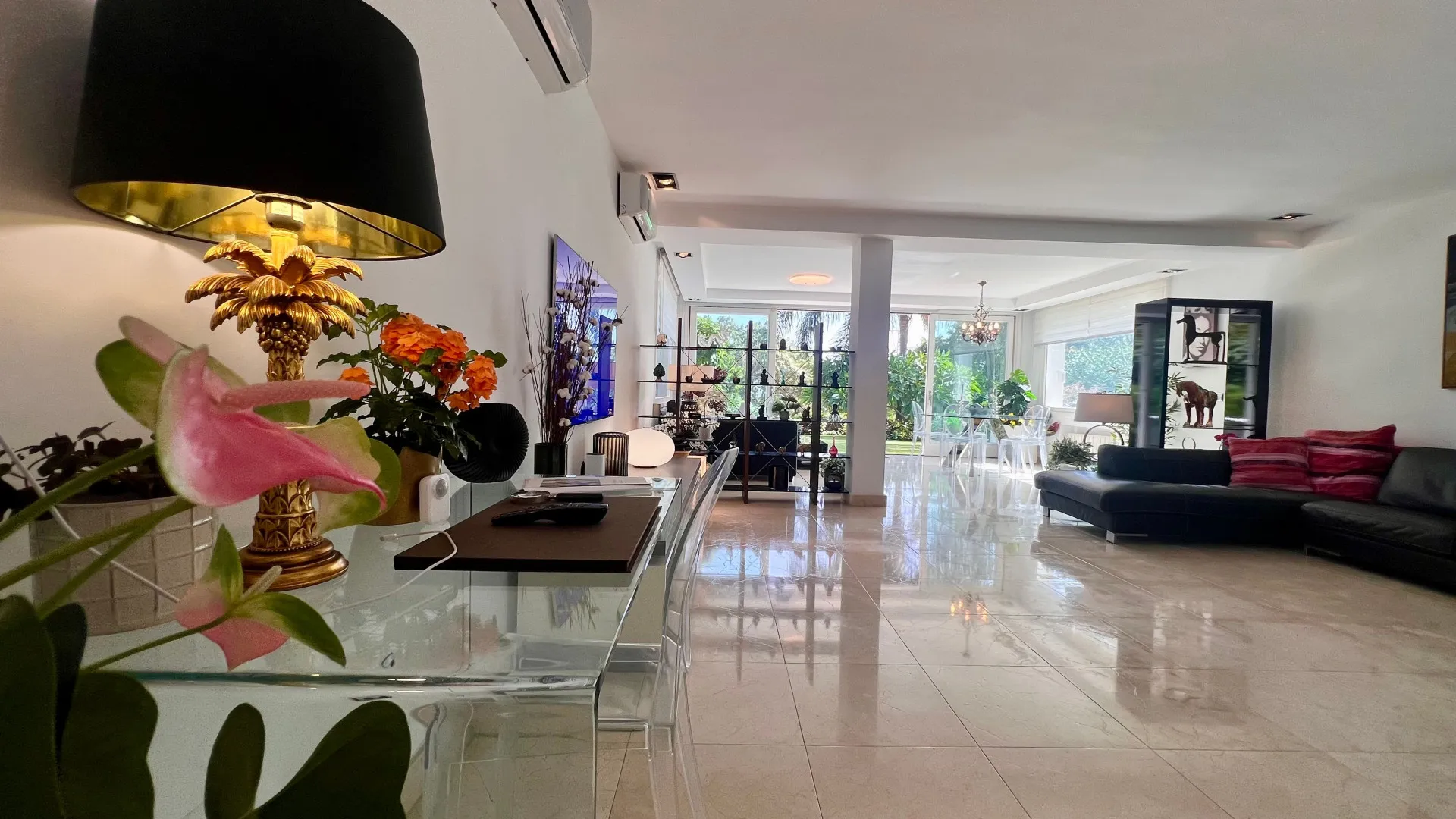 Buy villa in Sitio de Calahonda with 4 bedrooms