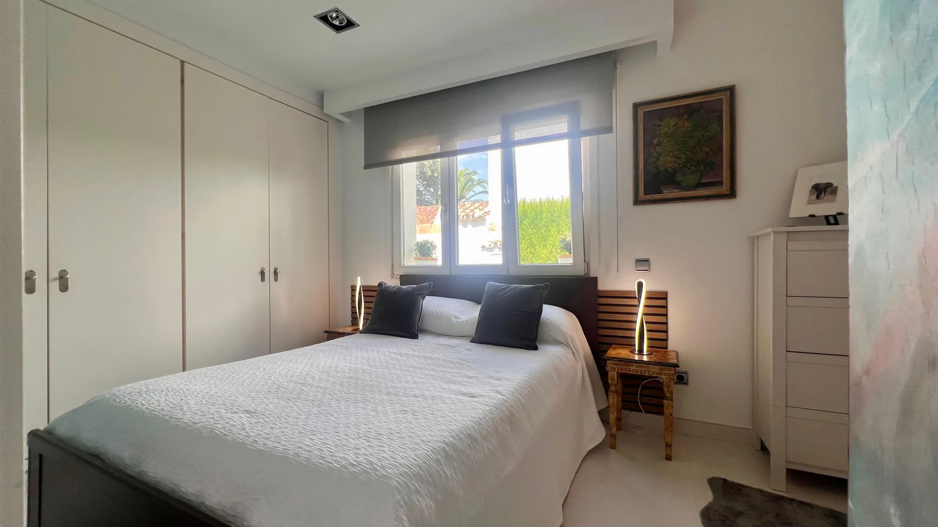 Buy villa in Sitio de Calahonda with 4 bedrooms