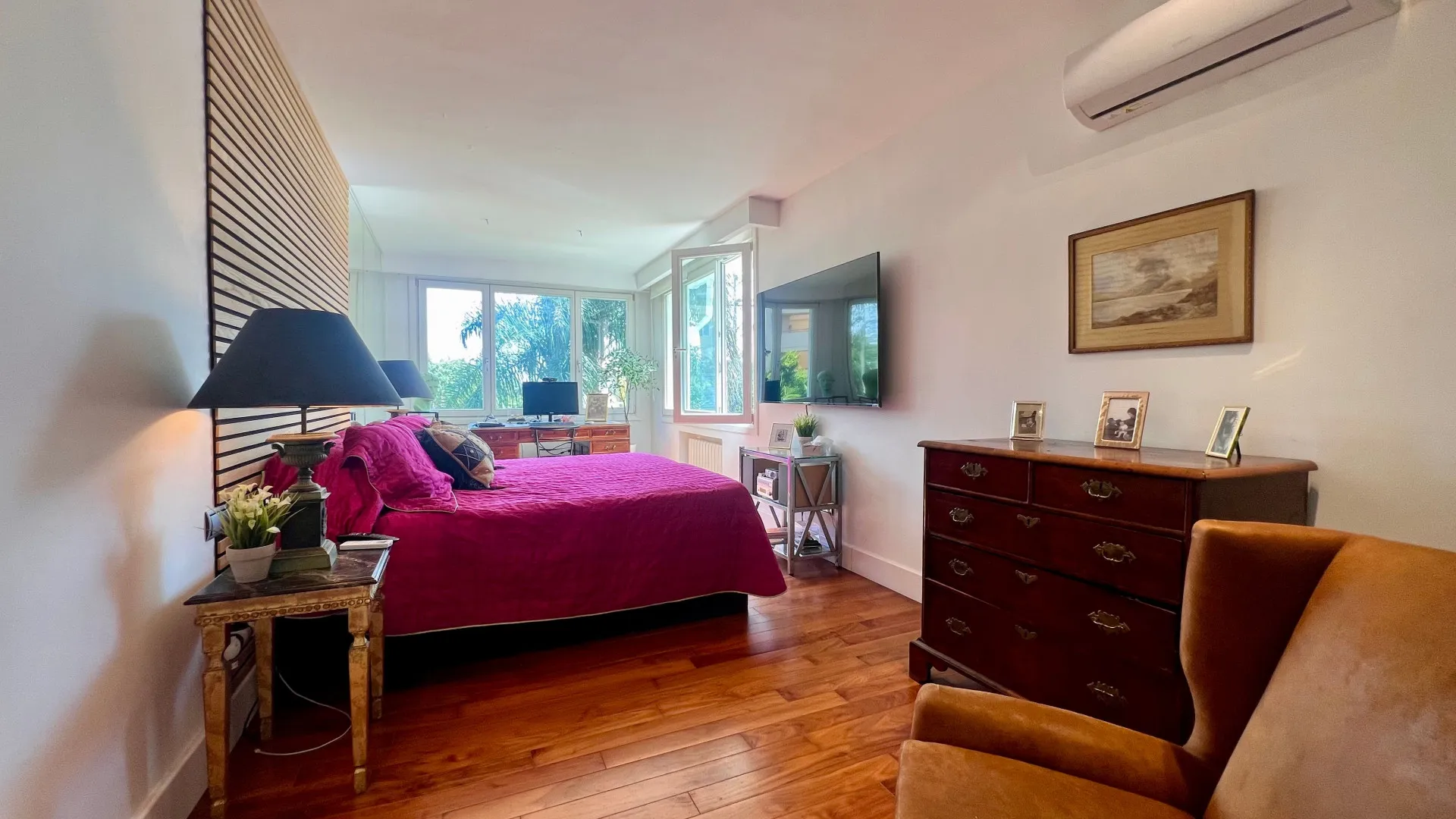 Buy villa in Sitio de Calahonda with 4 bedrooms