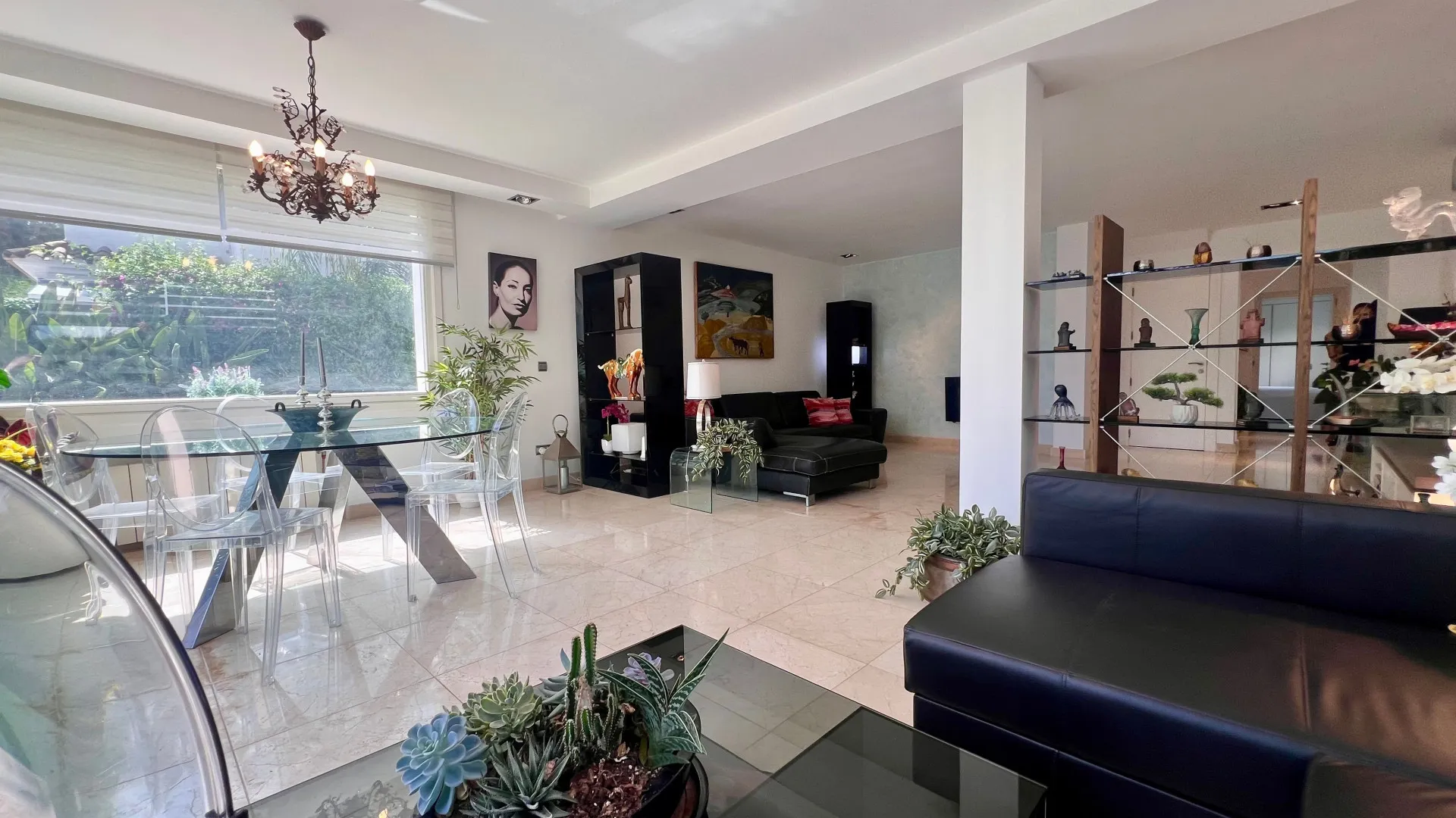 Buy villa in Sitio de Calahonda with 4 bedrooms