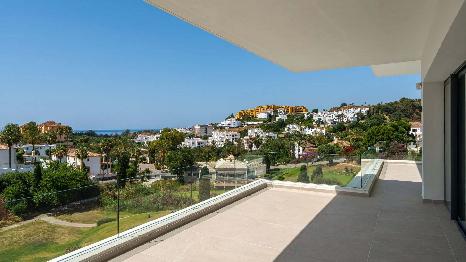 Casa en venta con 4 dormitorios en Estepona Este