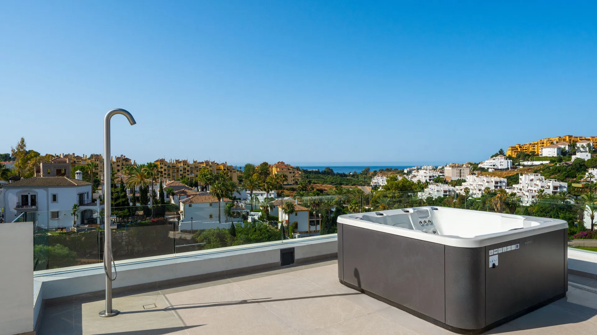 Casa en venta con 4 dormitorios en Estepona Este