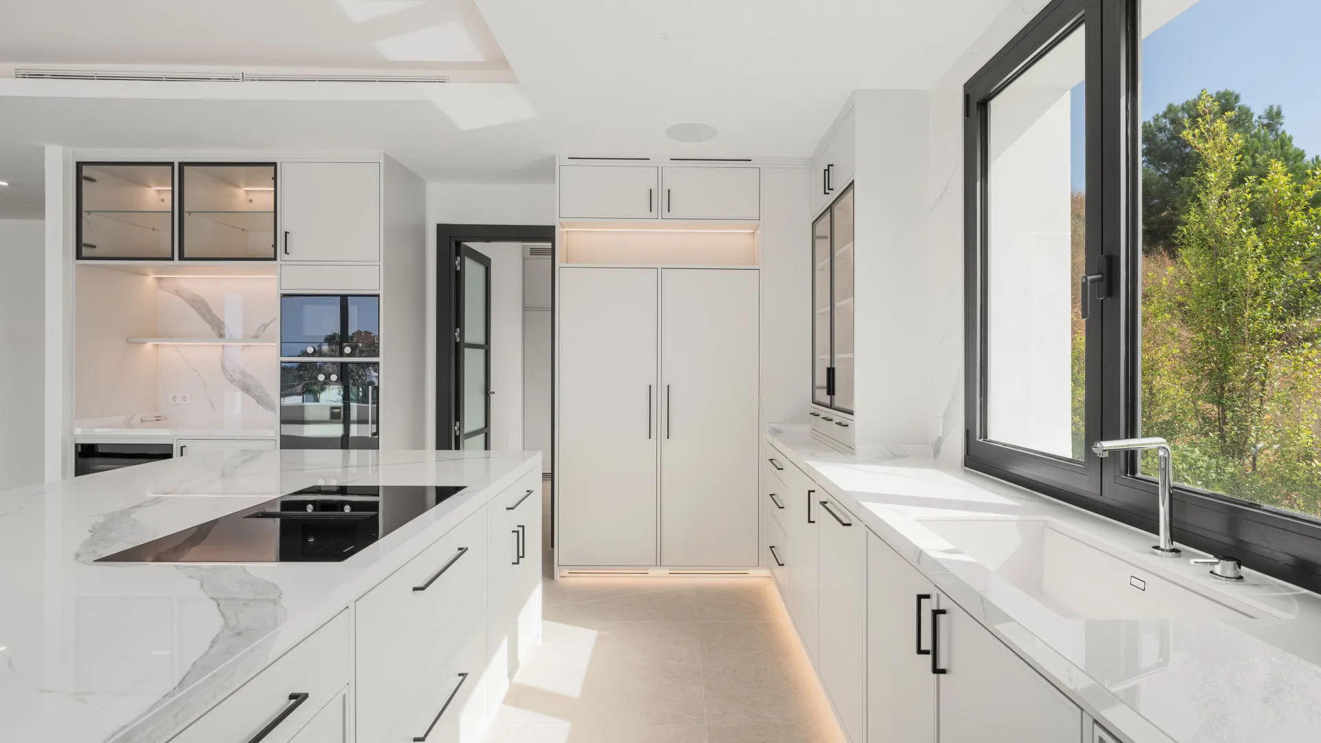 Casa en venta con 4 dormitorios en Estepona Este