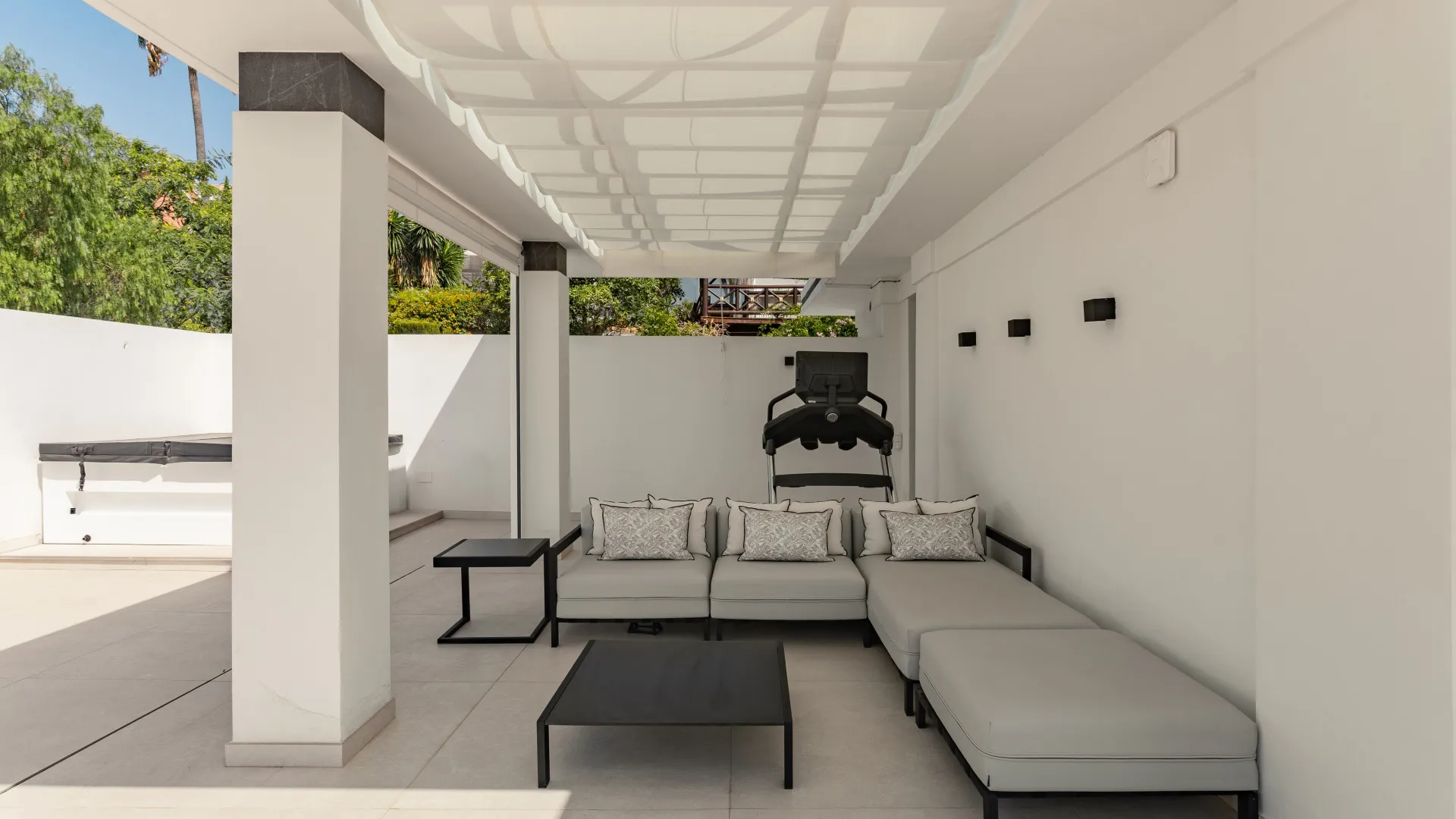 Se vende villa con 4 dormitorios en Los Flamingos