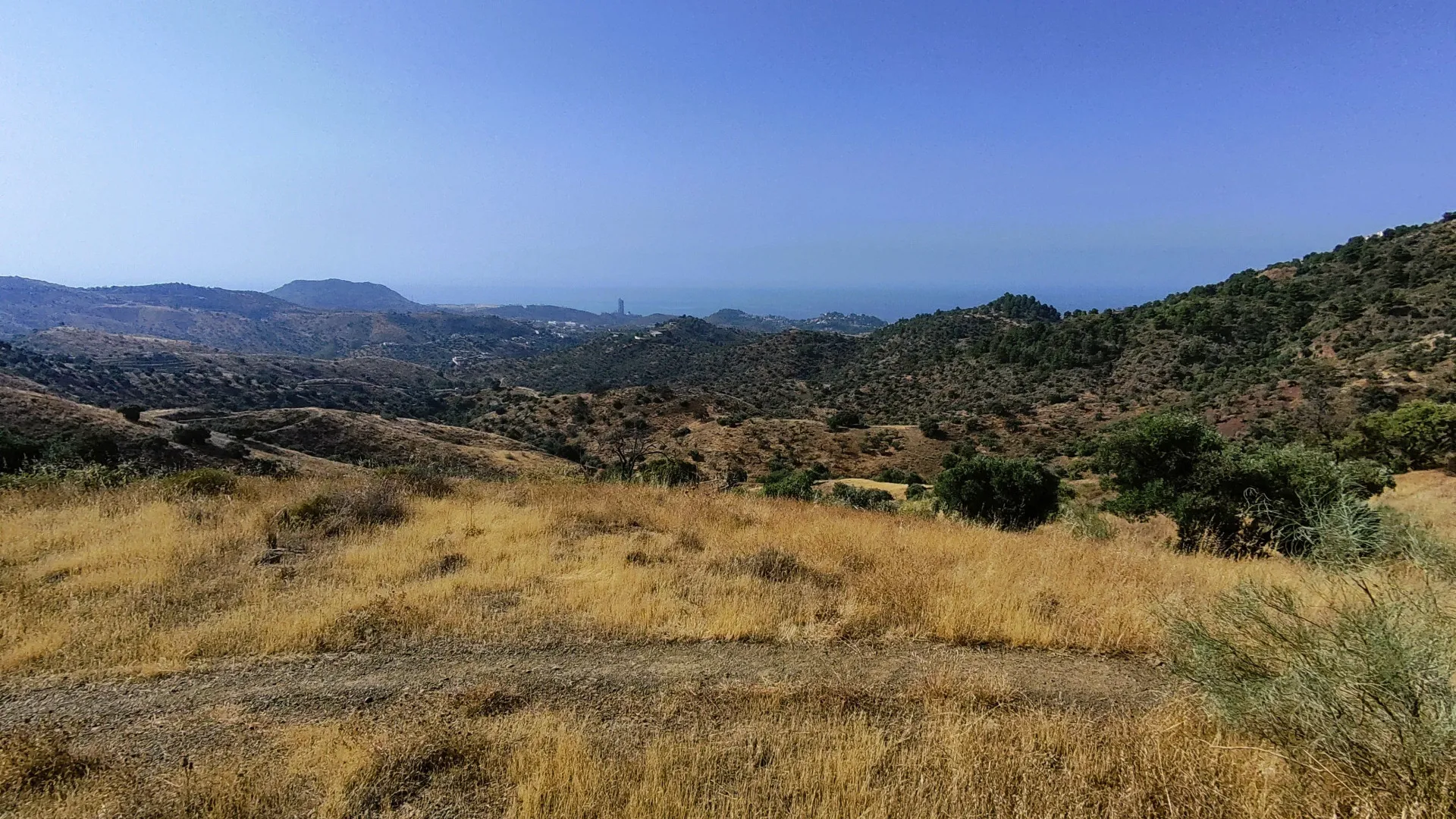 Comprar parcela en Pinares de San Antón