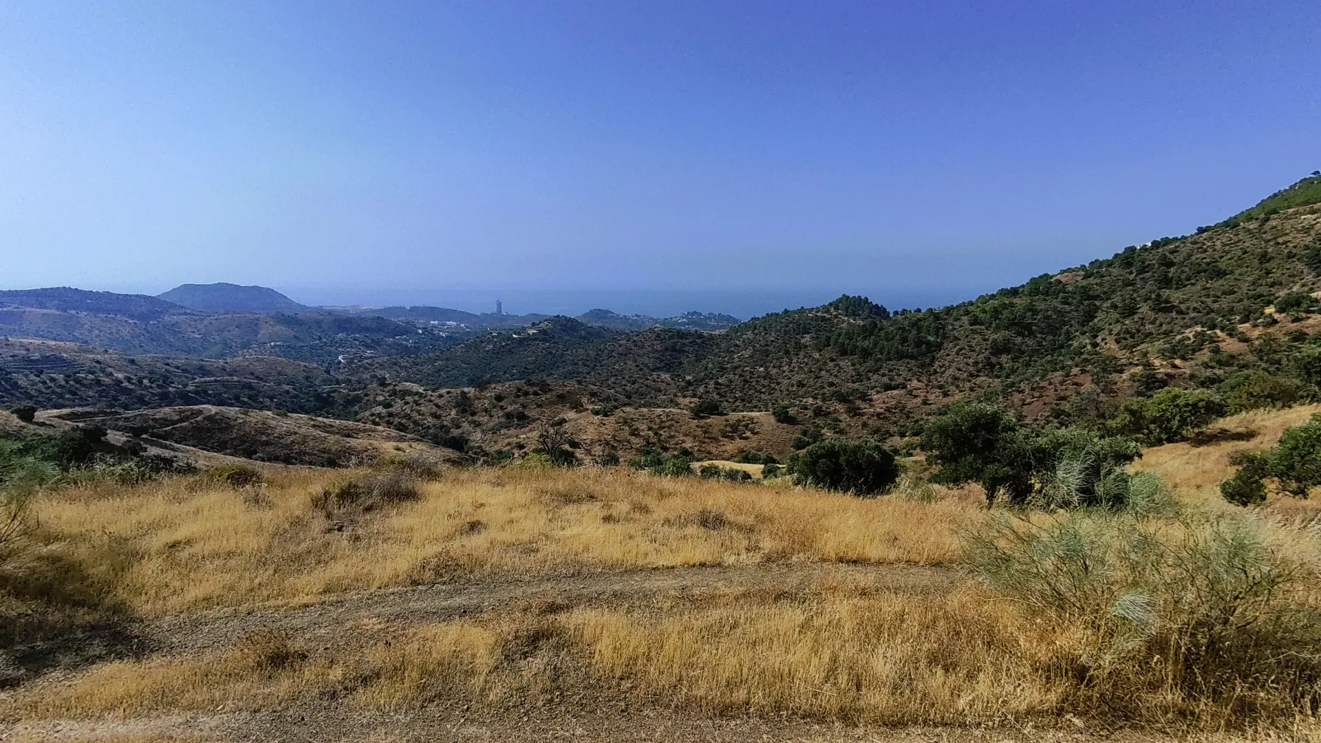 Comprar parcela en Pinares de San Antón