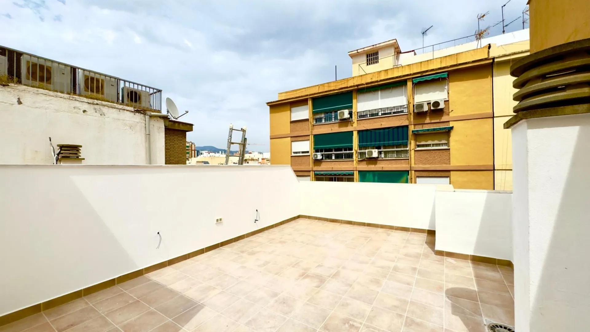 6 bedrooms Perchel Norte - La Trinidad unique building for sale