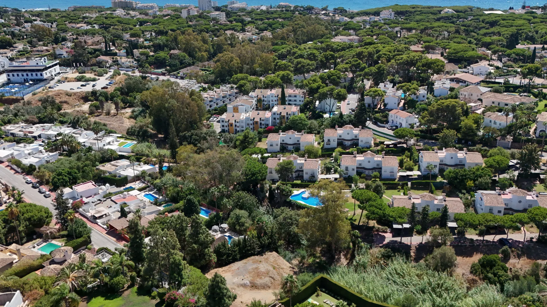 For sale residential plot in Sitio de Calahonda