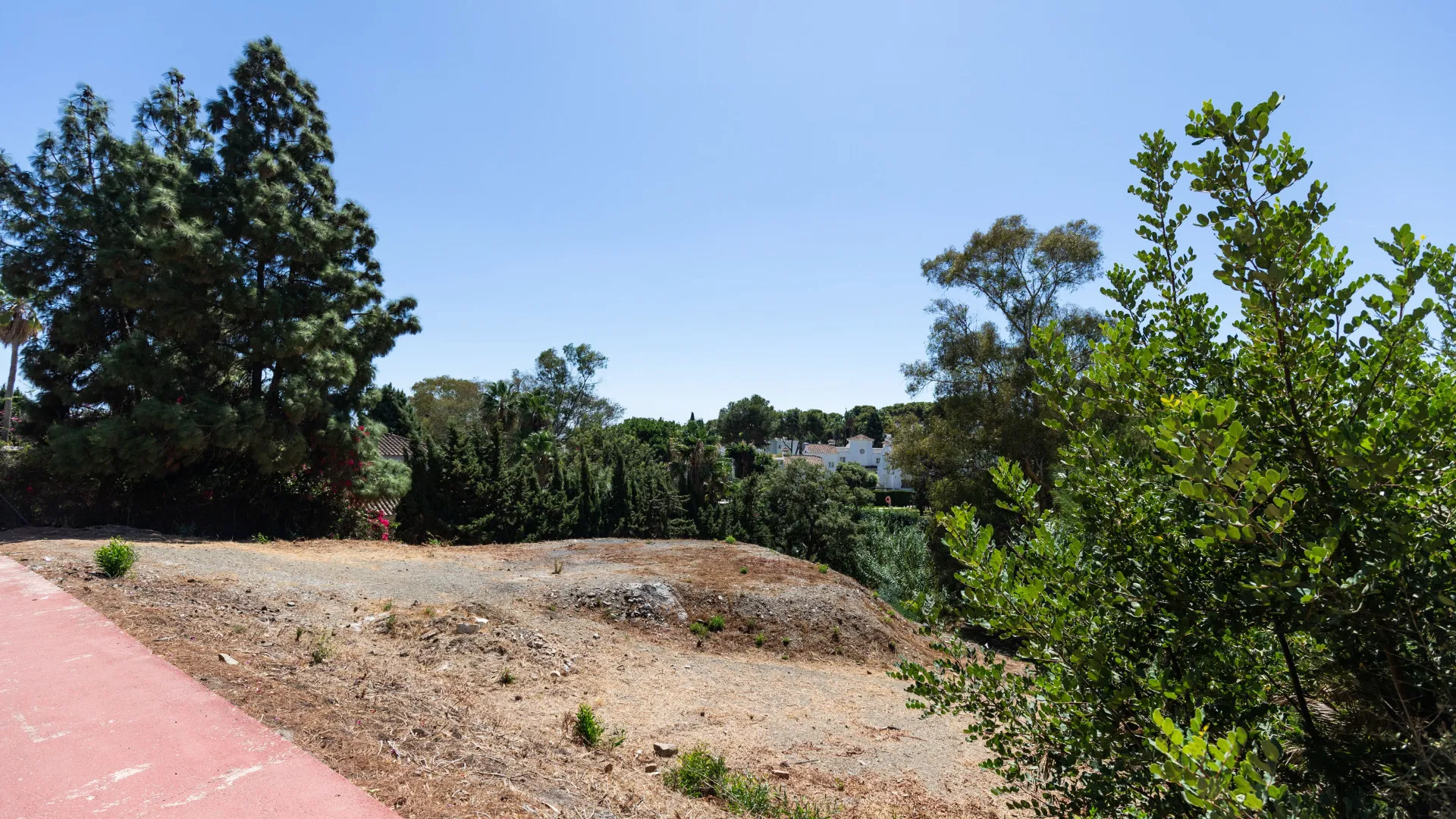 For sale residential plot in Sitio de Calahonda