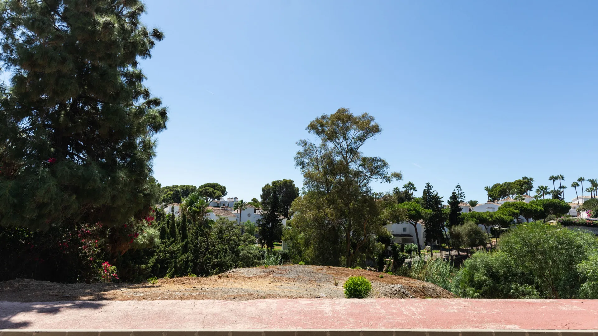 For sale residential plot in Sitio de Calahonda