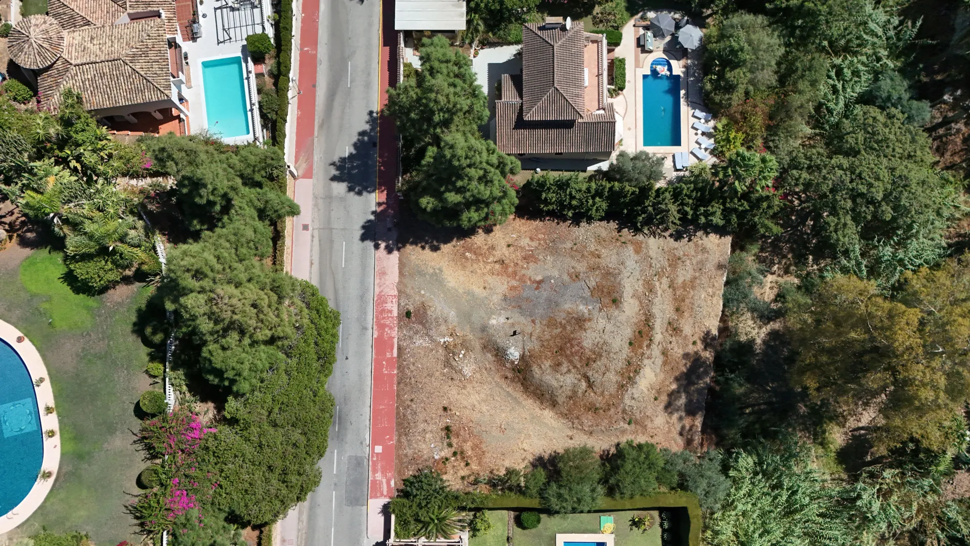 For sale residential plot in Sitio de Calahonda