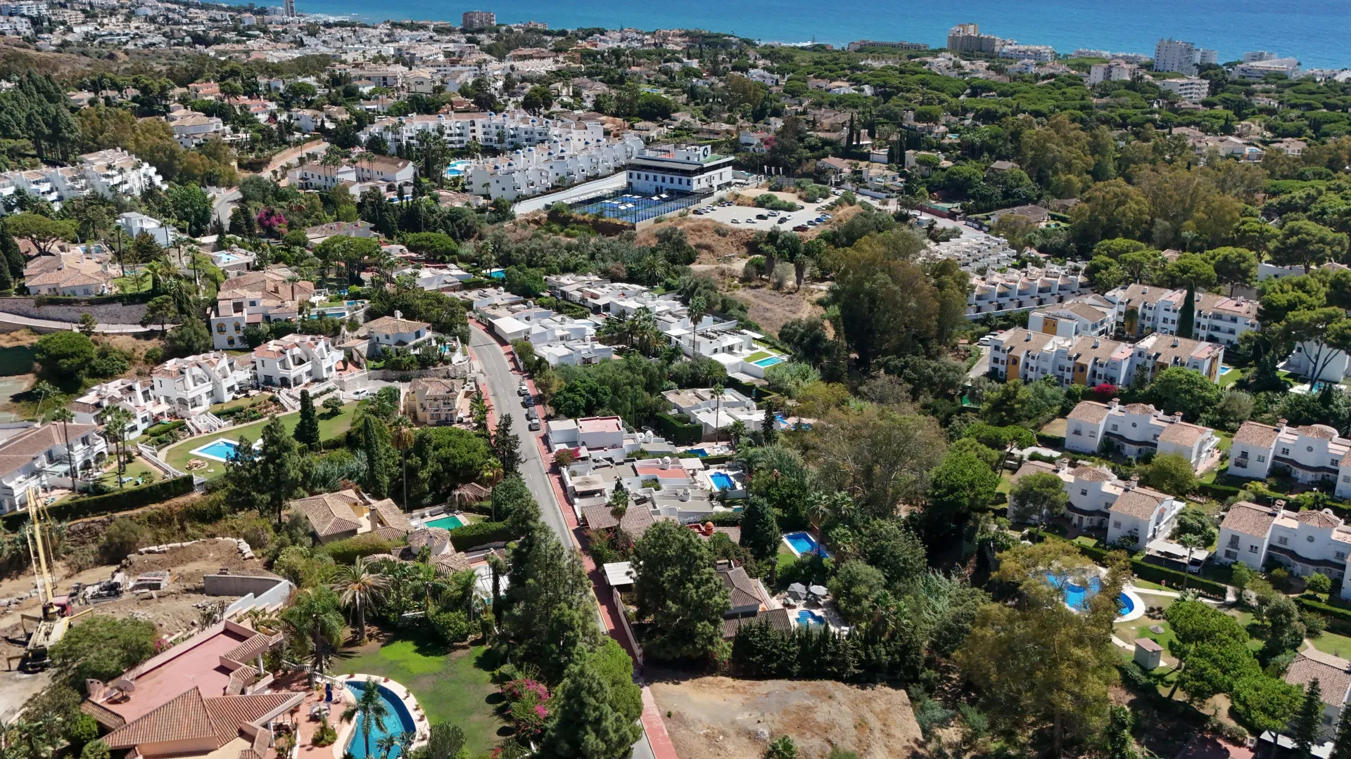 For sale residential plot in Sitio de Calahonda