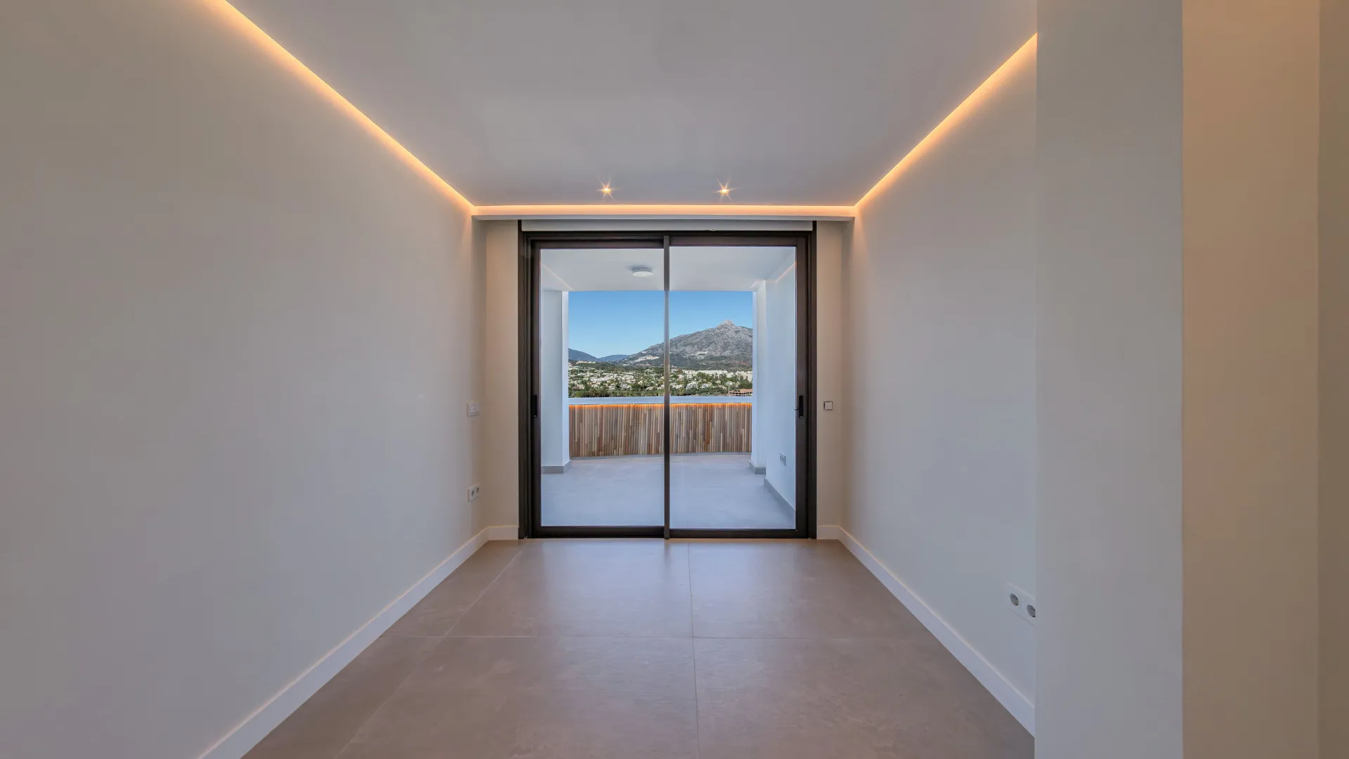 Ático en venta con 2 dormitorios en Nueva Andalucia