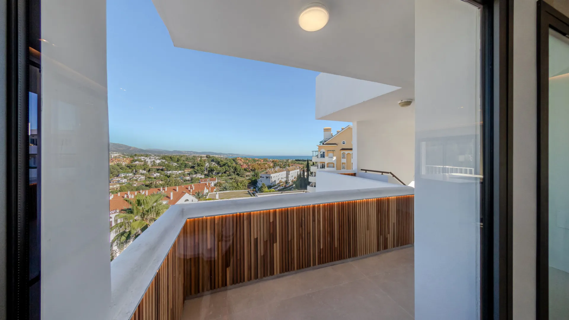 Ático en venta con 2 dormitorios en Nueva Andalucia