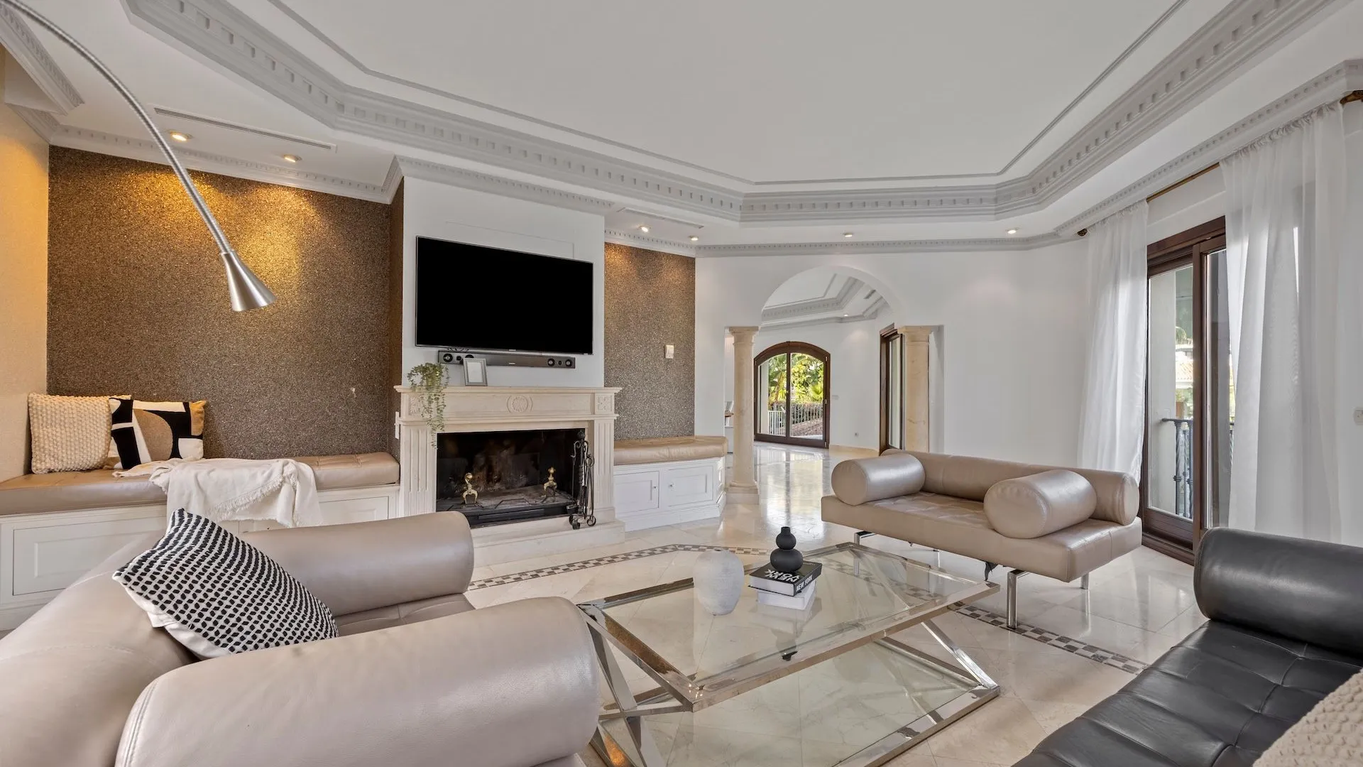 Se vende villa pareada en Los Arqueros de 6 dormitorios