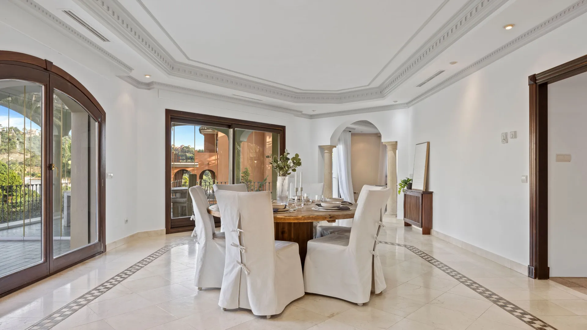 Se vende villa pareada en Los Arqueros de 6 dormitorios