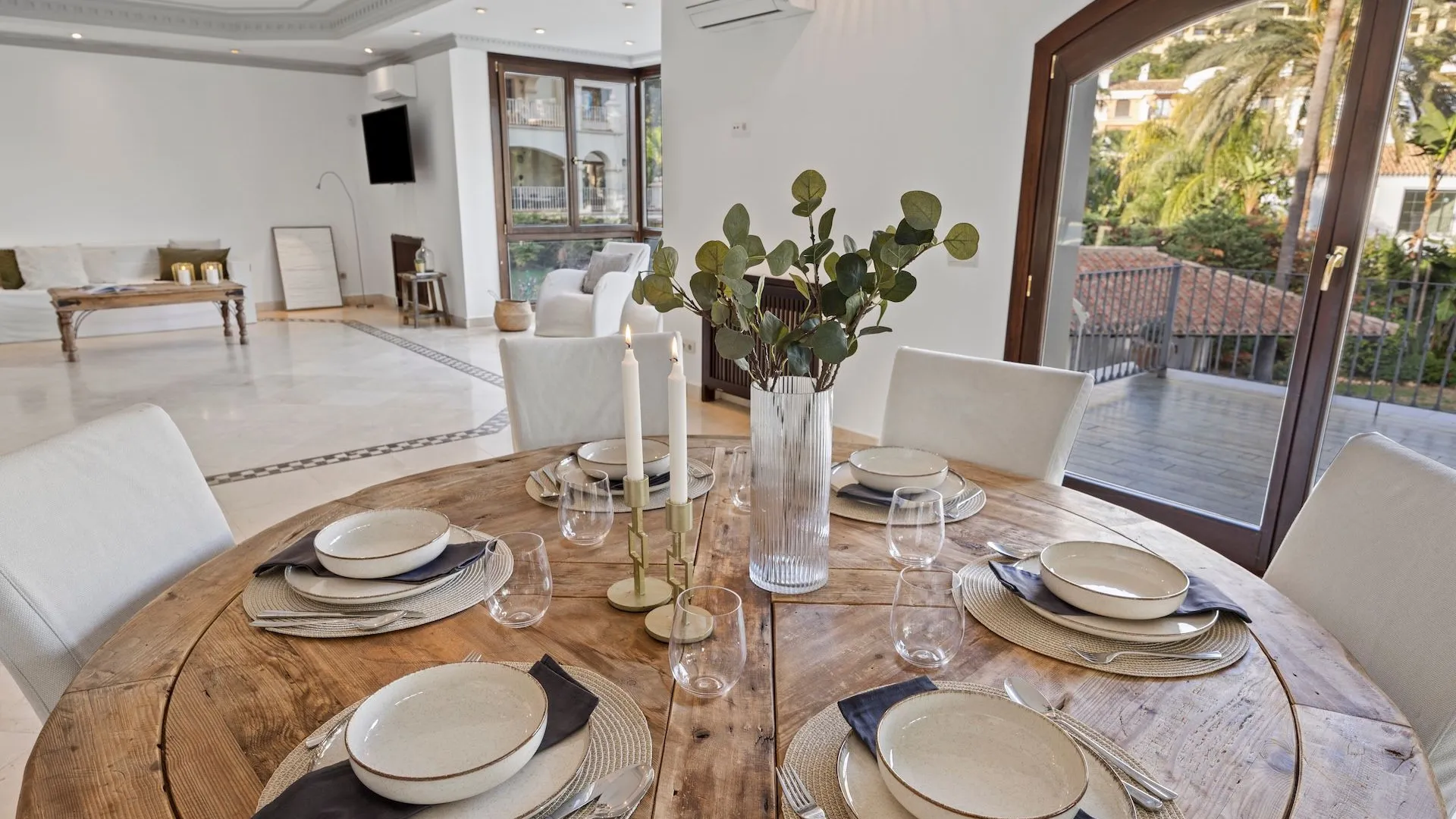 Se vende villa pareada en Los Arqueros de 6 dormitorios