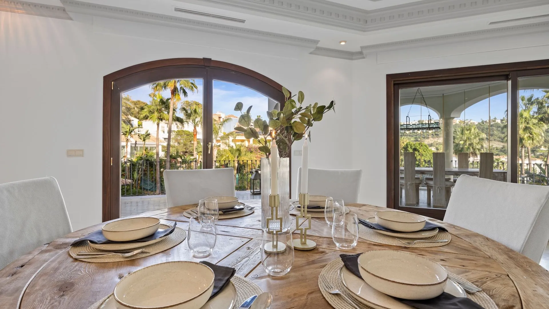 Se vende villa pareada en Los Arqueros de 6 dormitorios