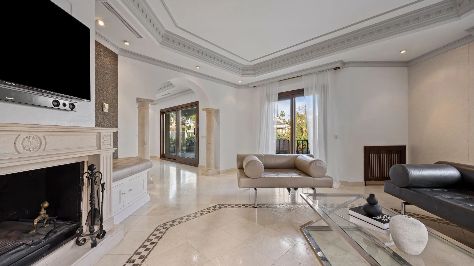 Se vende villa pareada en Los Arqueros de 6 dormitorios