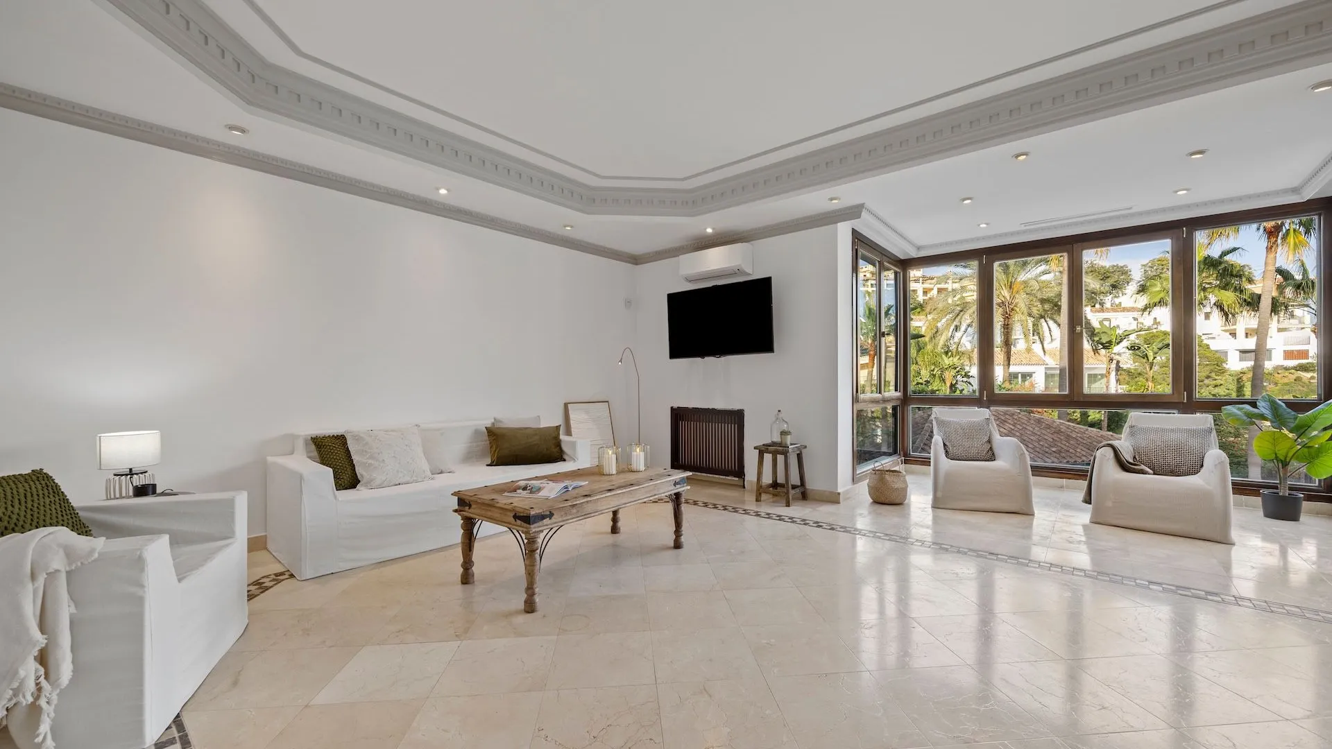 Se vende villa pareada en Los Arqueros de 6 dormitorios