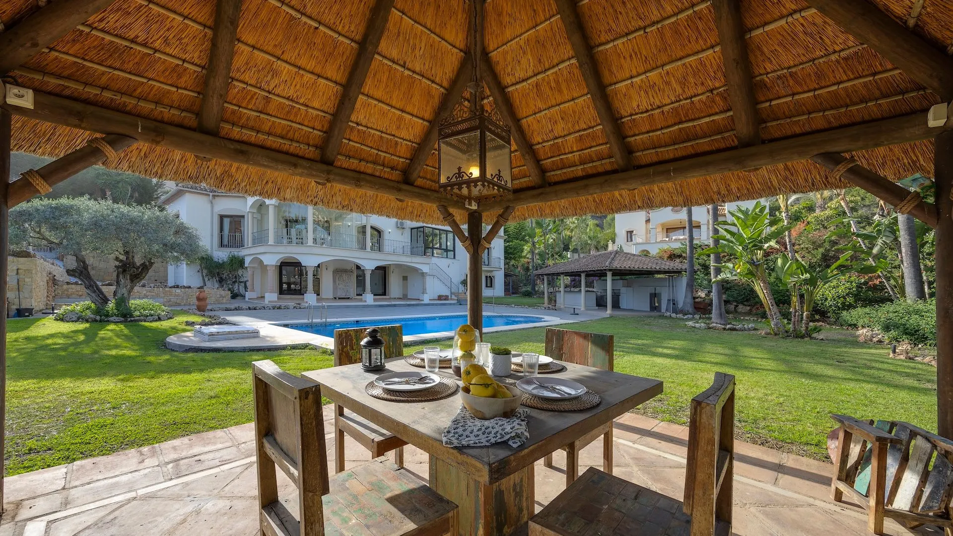 Se vende villa pareada en Los Arqueros de 6 dormitorios