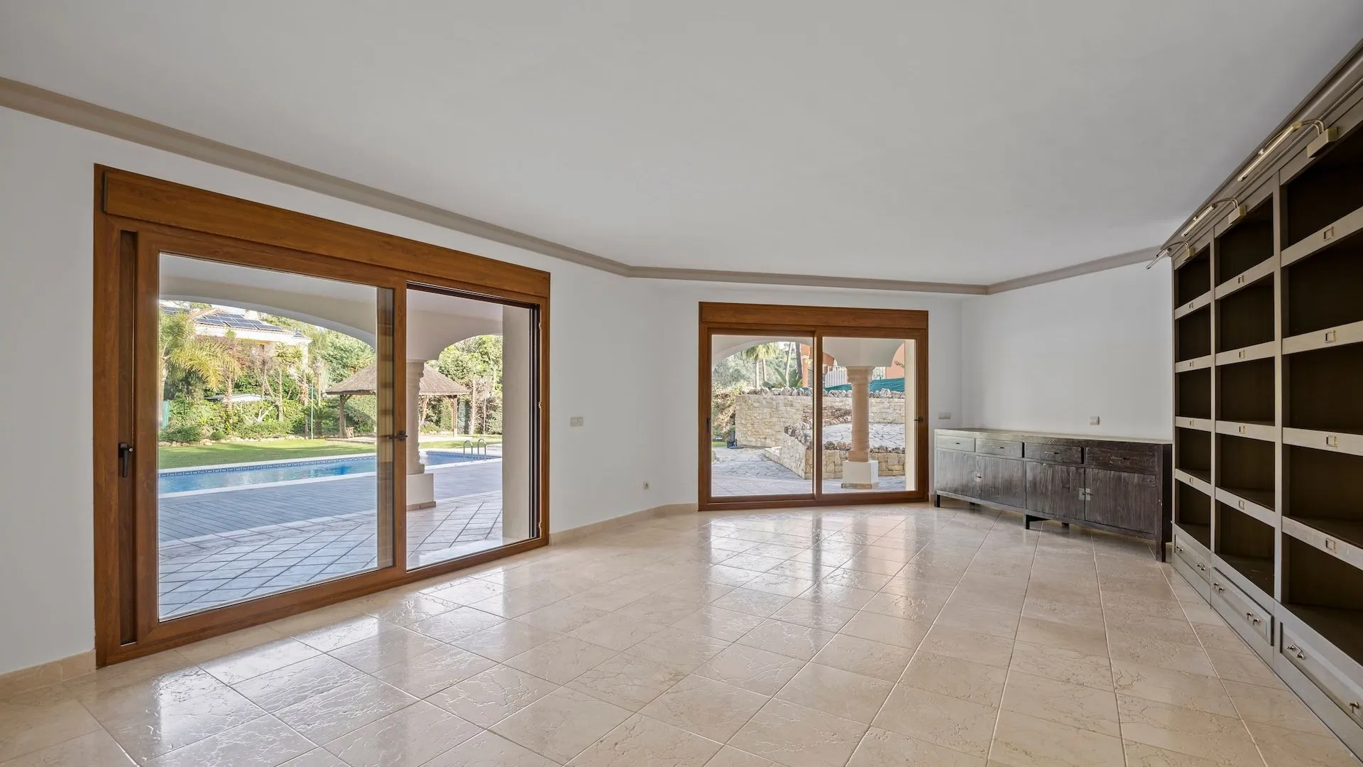 Se vende villa pareada en Los Arqueros de 6 dormitorios