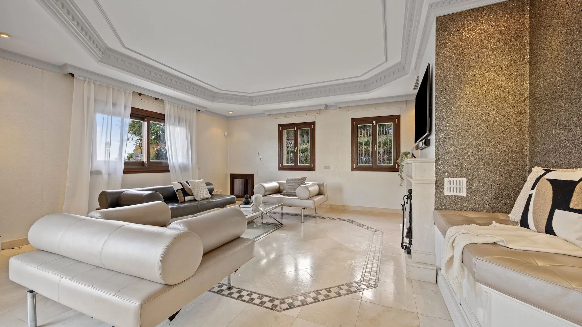 Se vende villa pareada en Los Arqueros de 6 dormitorios