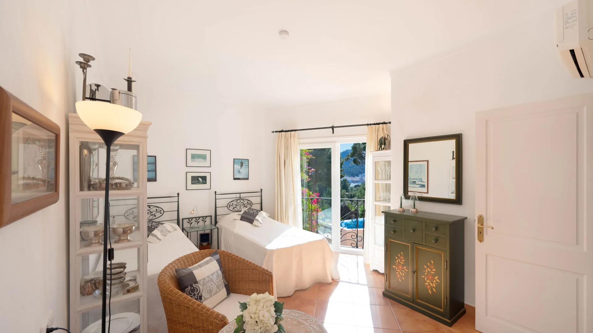 For sale house with 4 bedrooms in Puerto Andratx