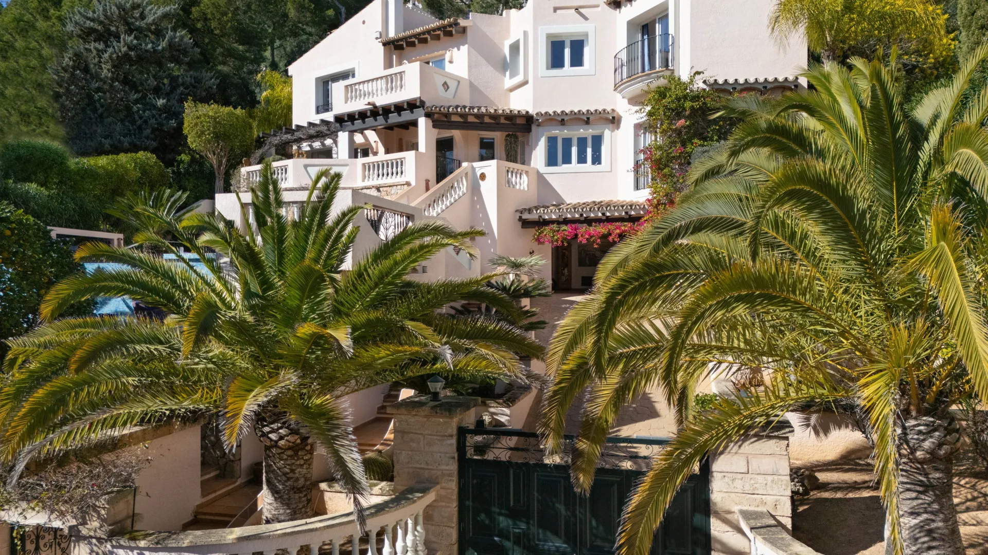 For sale house with 4 bedrooms in Puerto Andratx