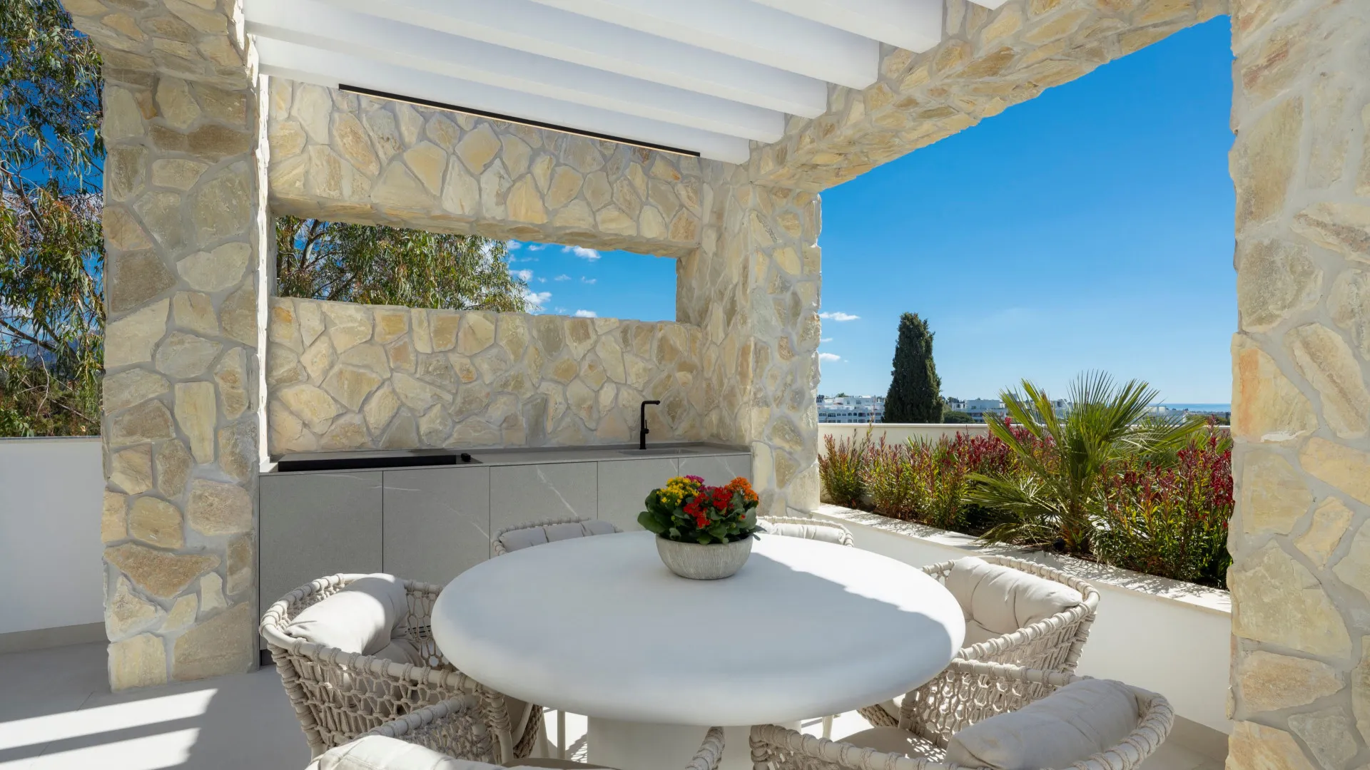 Buy villa in Benahavis with 5 bedrooms