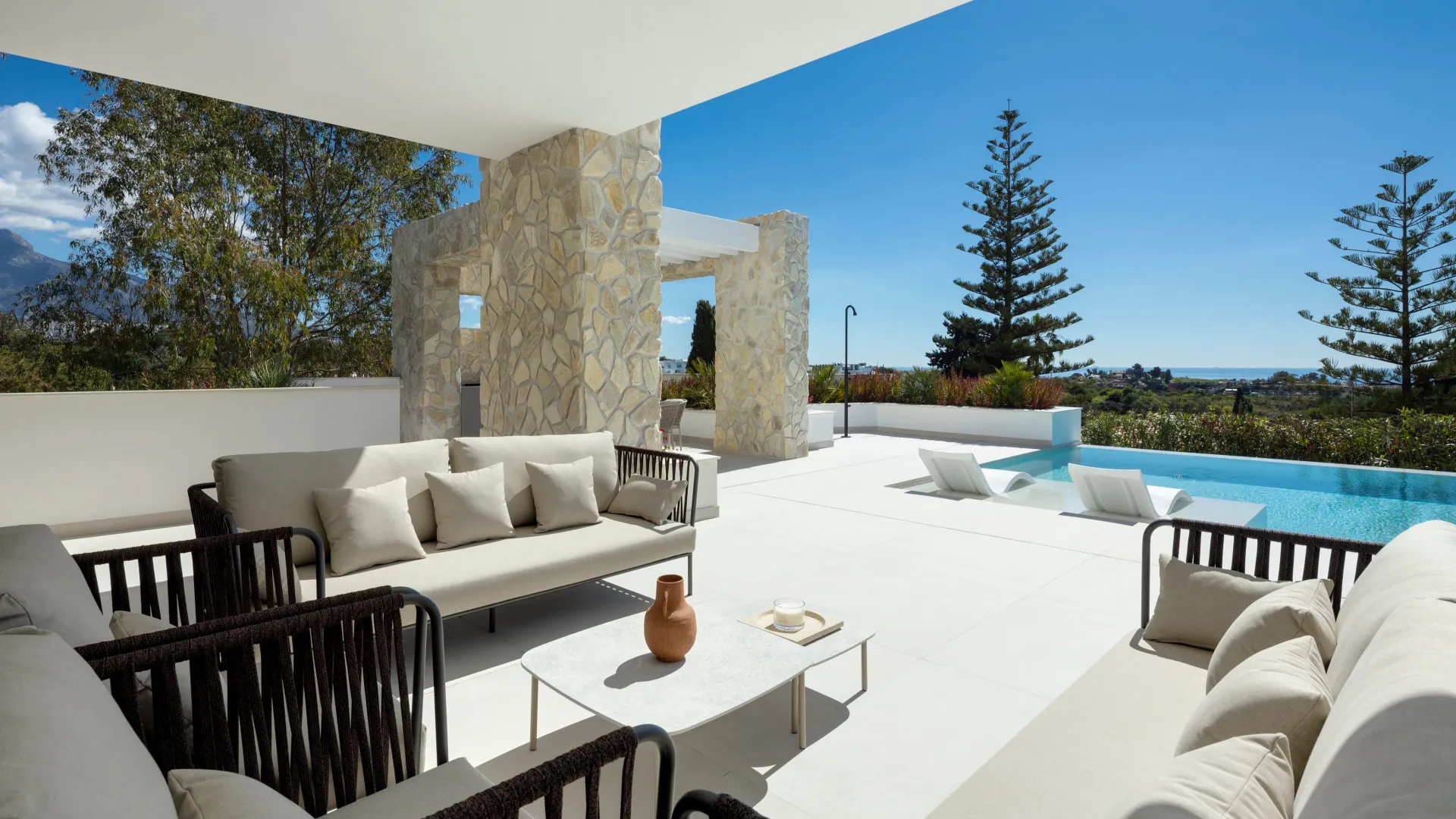 Buy villa in Benahavis with 5 bedrooms