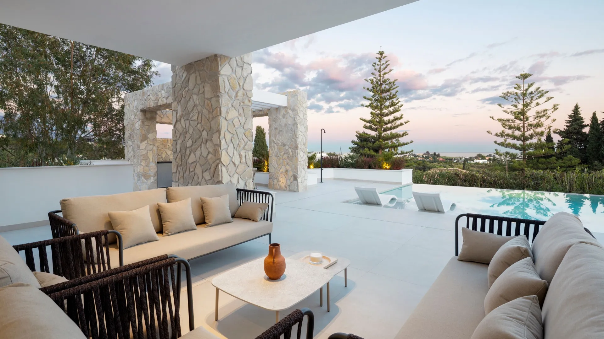 Buy villa in Benahavis with 5 bedrooms