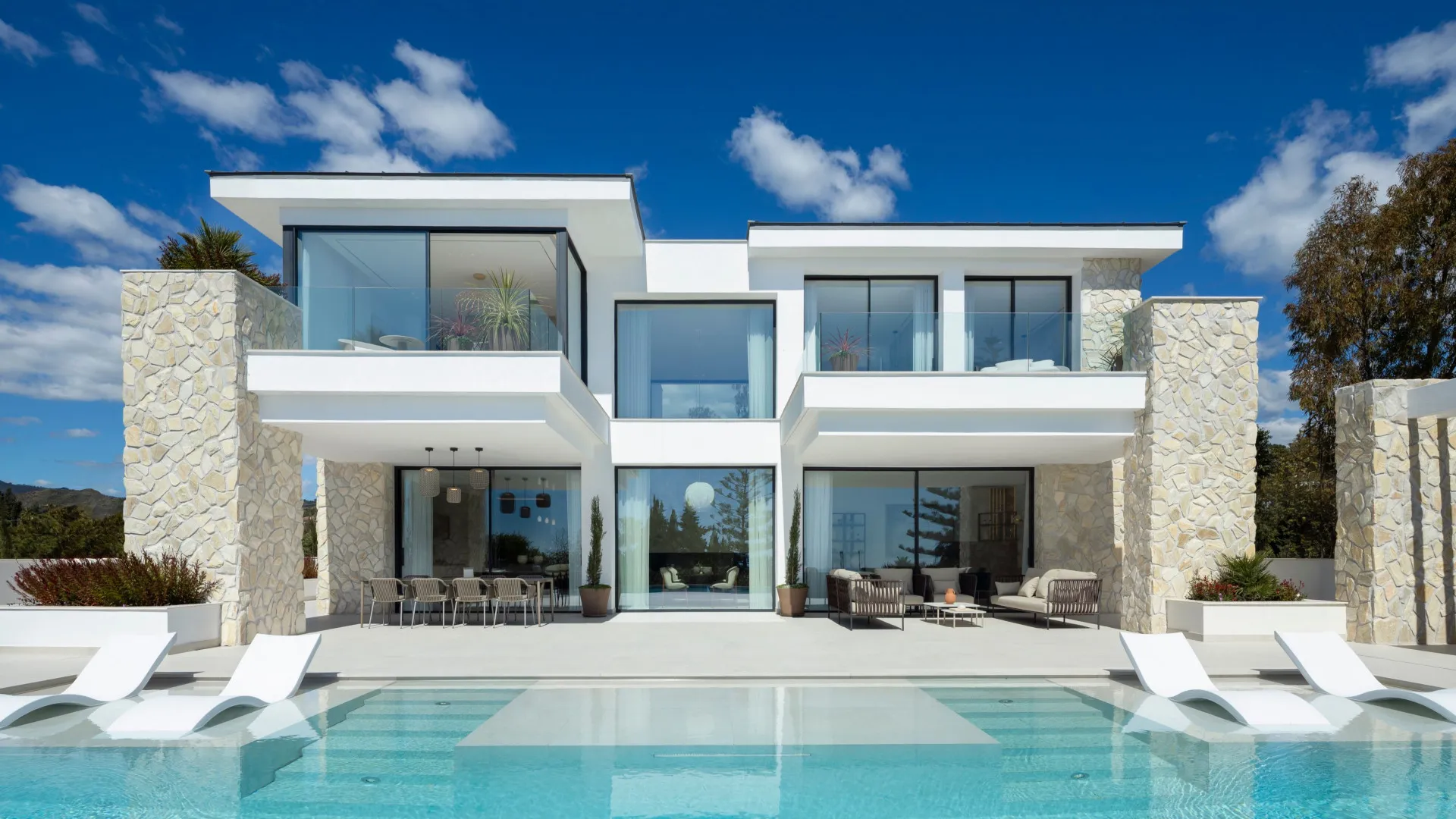 Buy villa in Benahavis with 5 bedrooms