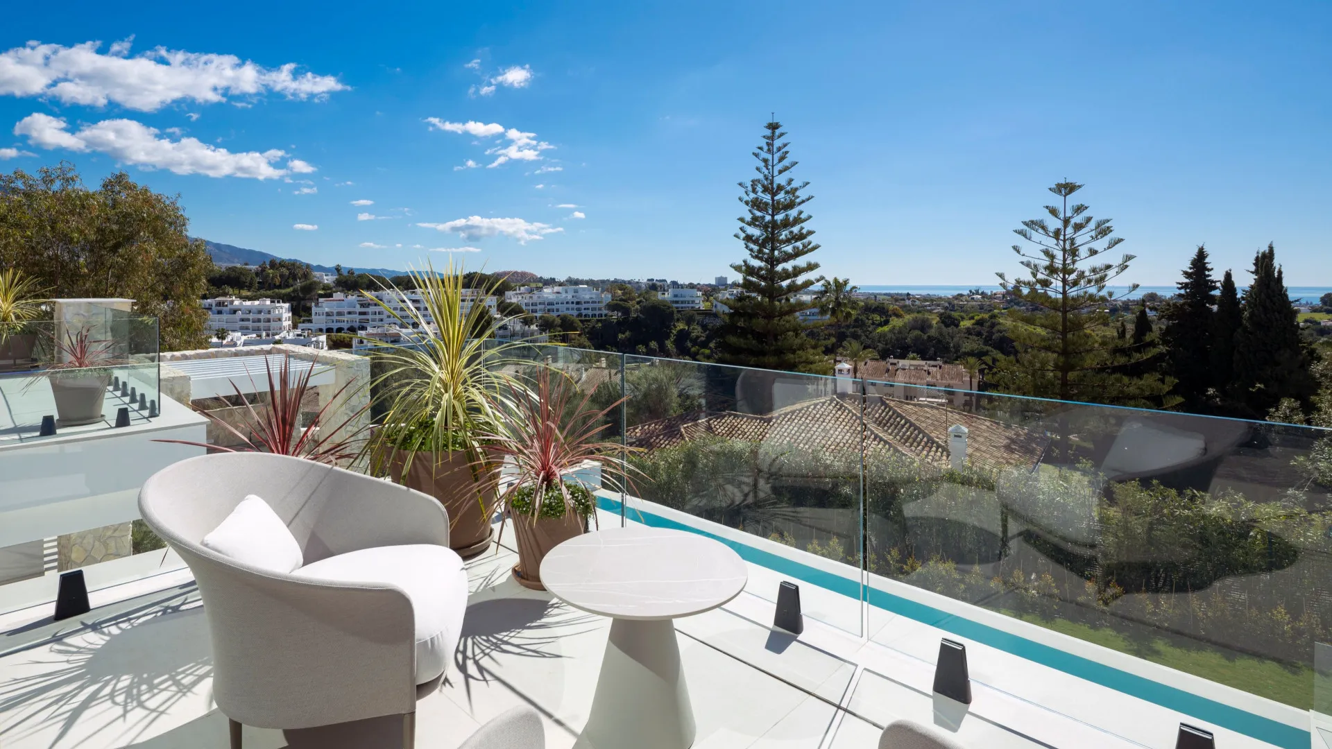 Buy villa in Benahavis with 5 bedrooms