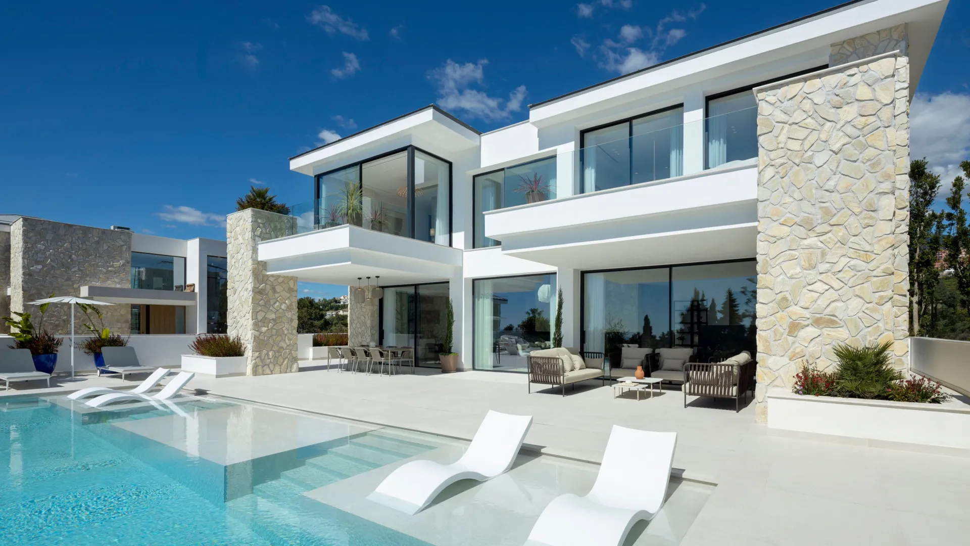Buy villa in Benahavis with 5 bedrooms