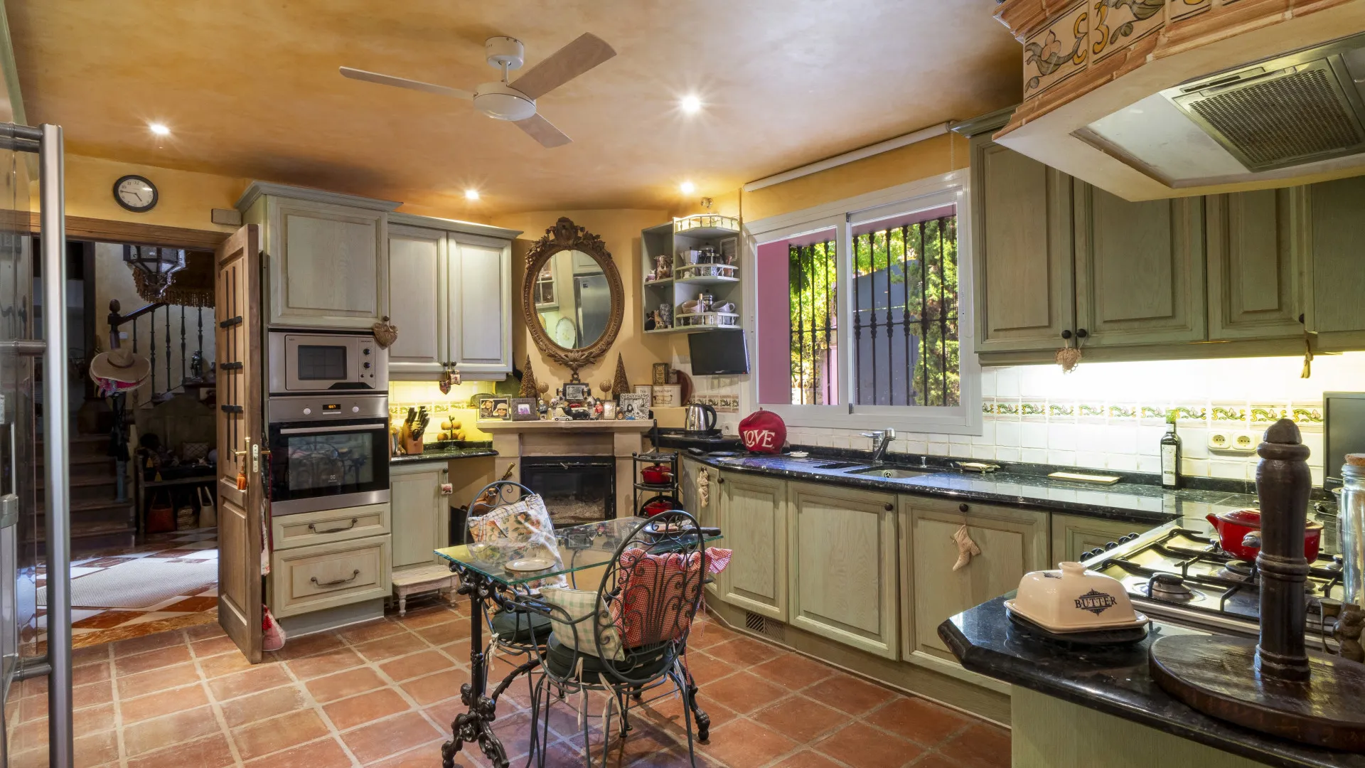 Villa a la venta en Benahavis con 5 dormitorios
