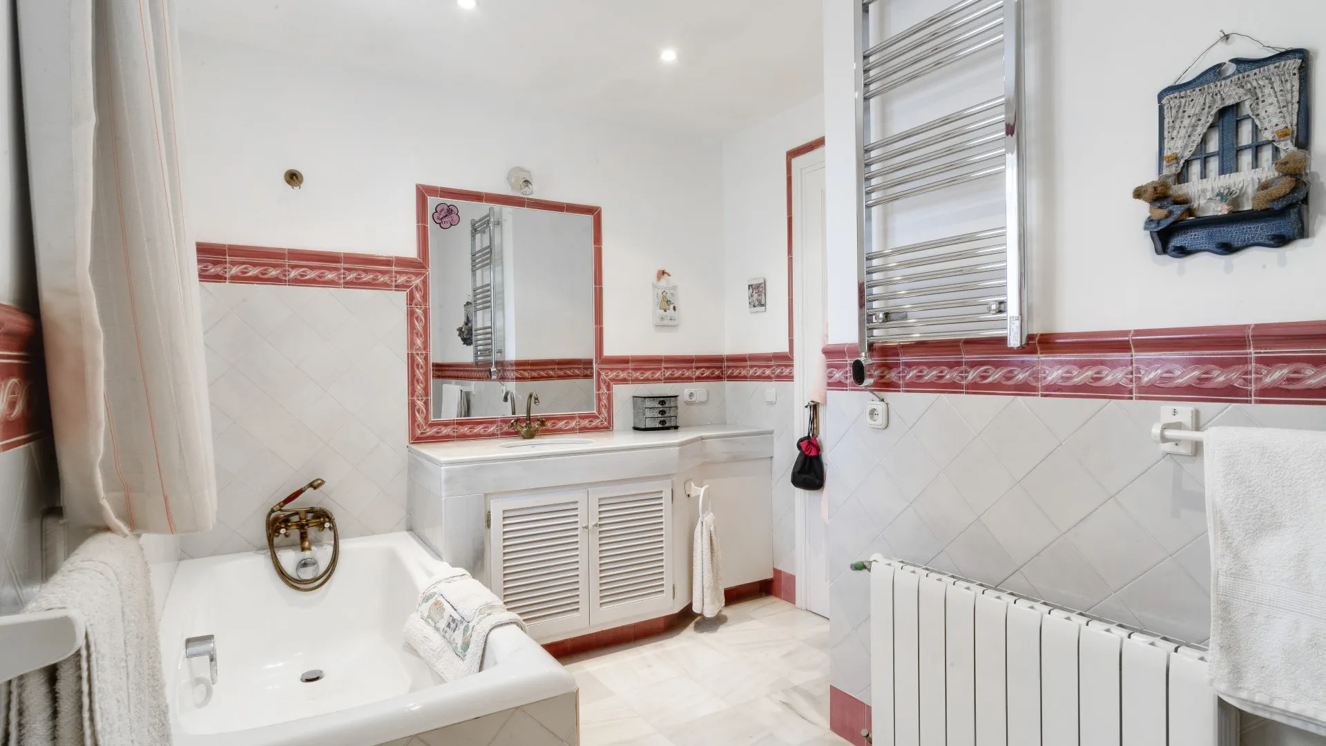 Villa a la venta en Benahavis con 5 dormitorios
