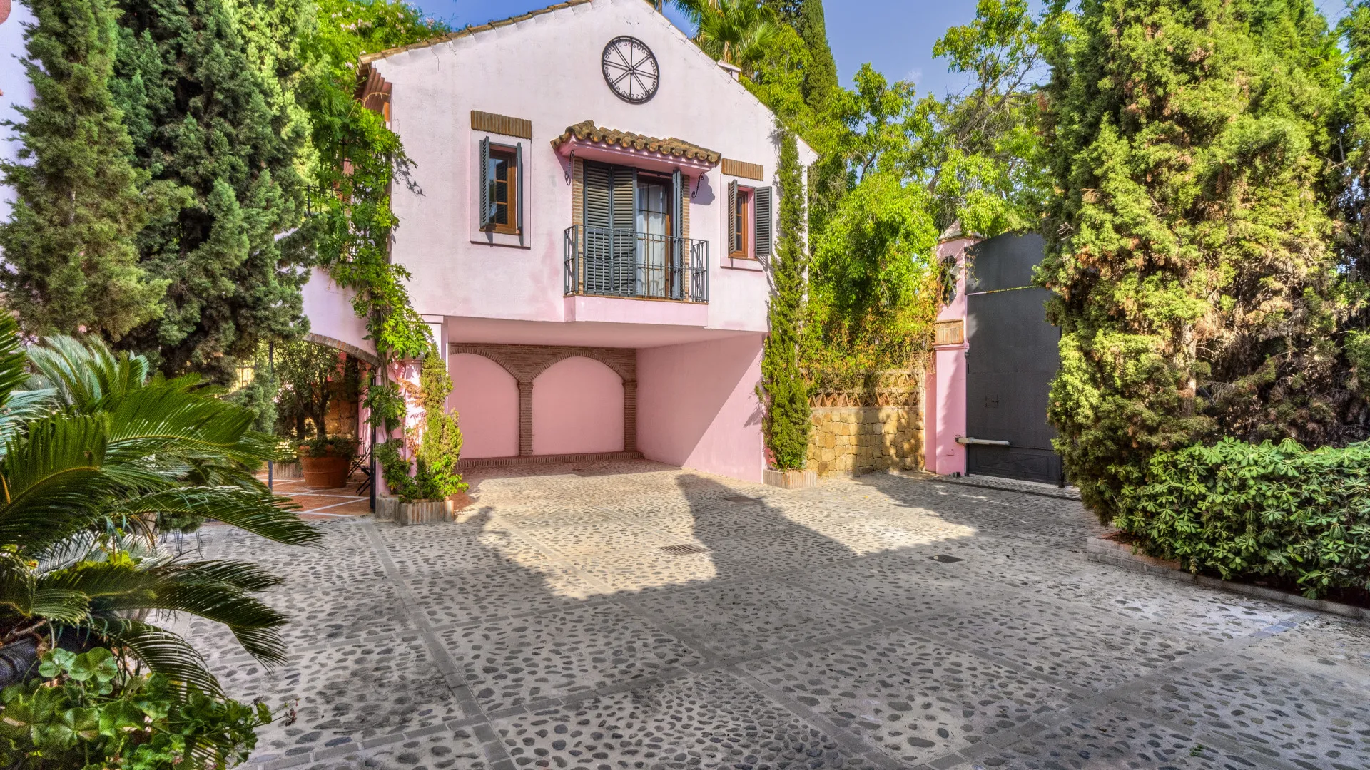 Villa a la venta en Benahavis con 5 dormitorios