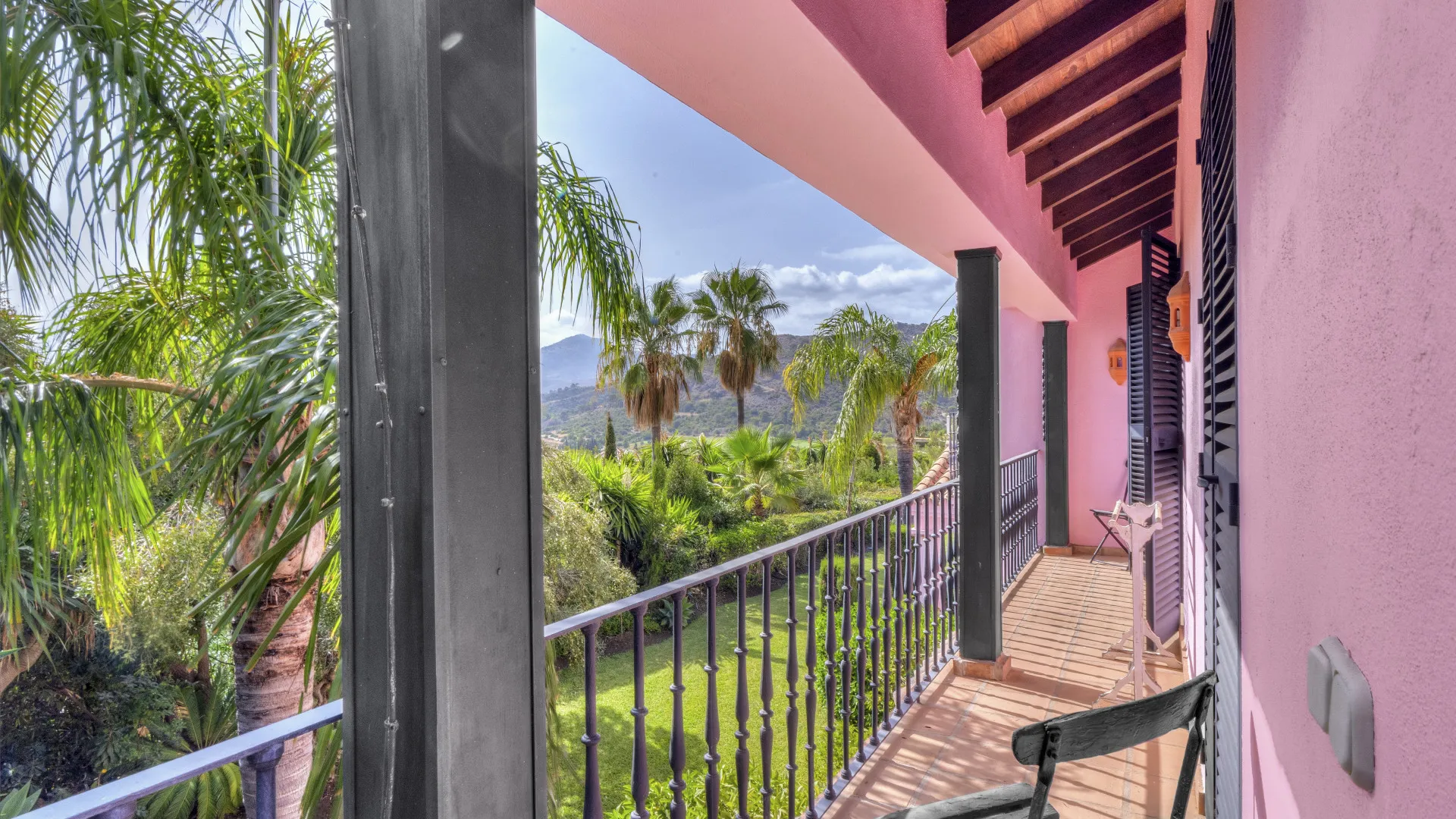 Villa a la venta en Benahavis con 5 dormitorios